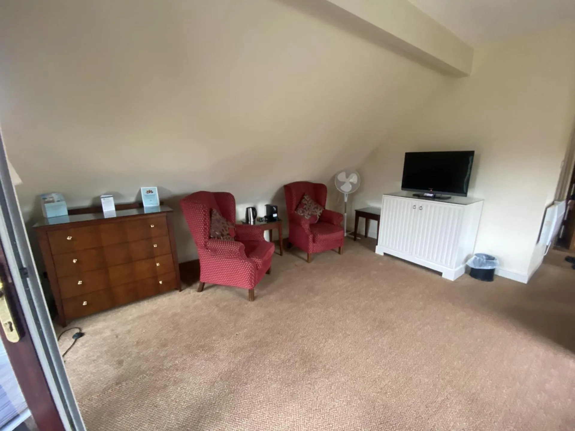 Bedroom in Elmers Court Hotel