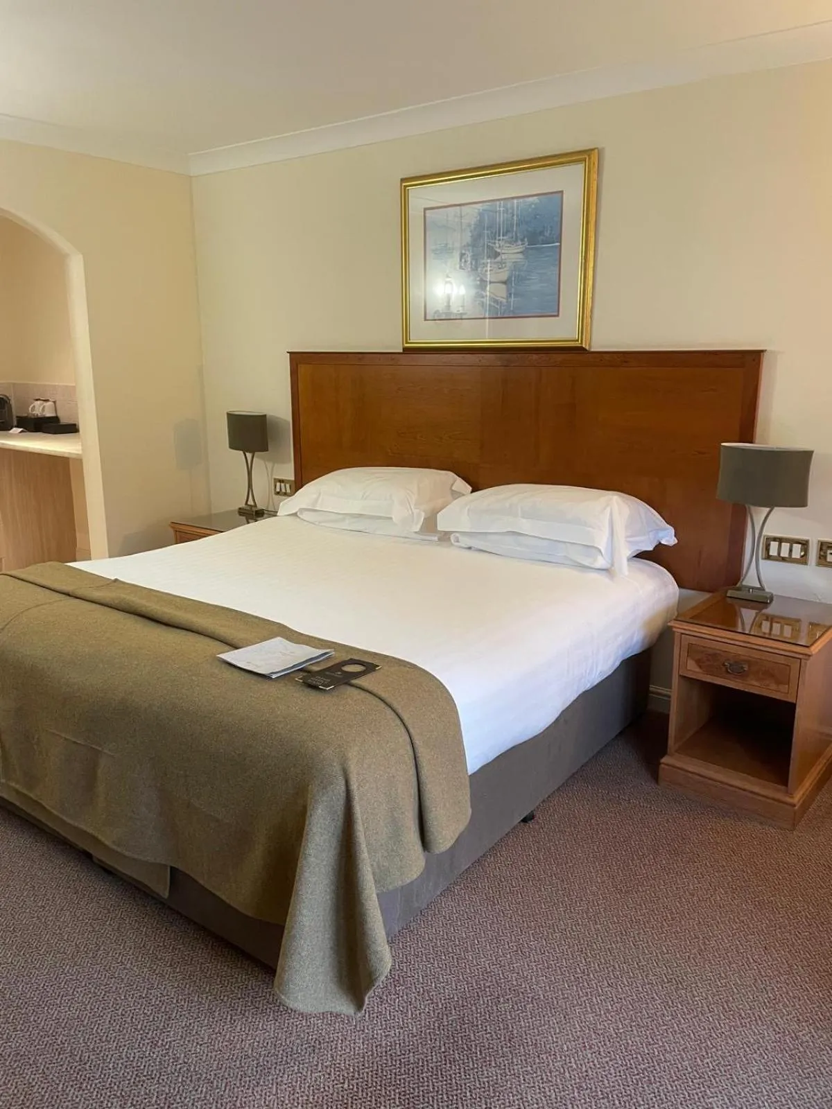 Bedroom, Bed in Elmers Court Hotel