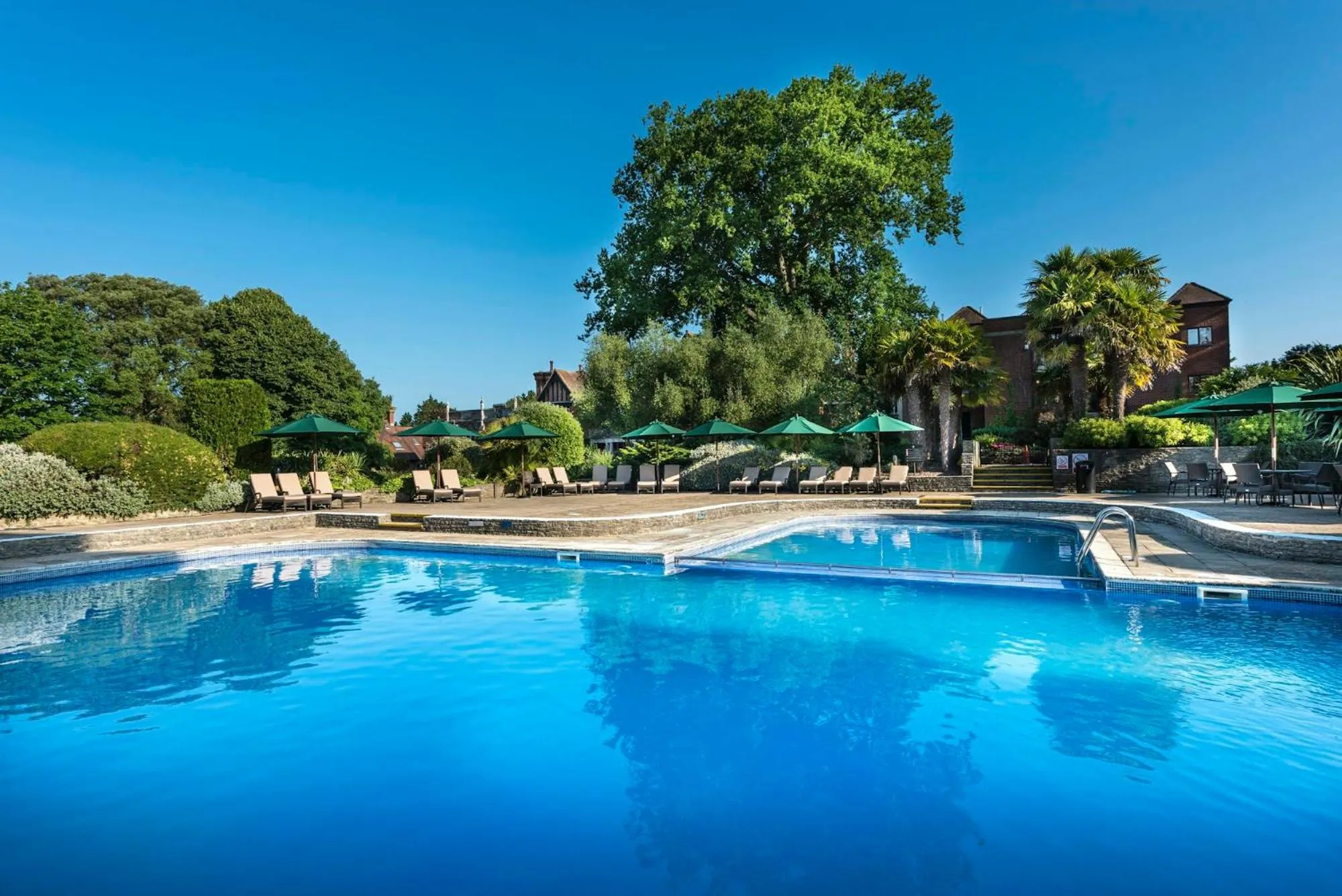 Swimming pool in Elmers Court Hotel