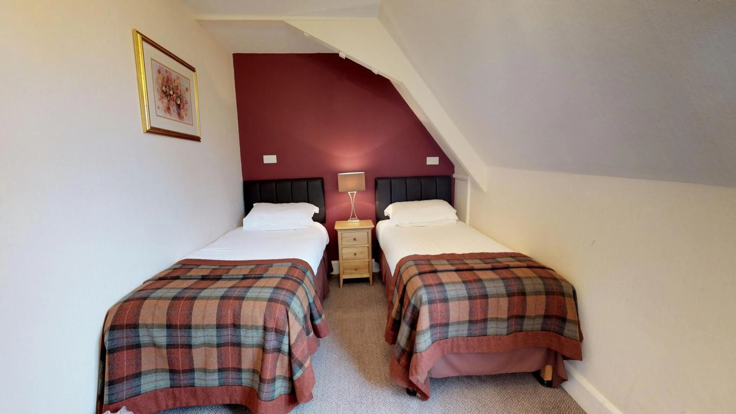 Bed in Elmers Court Hotel