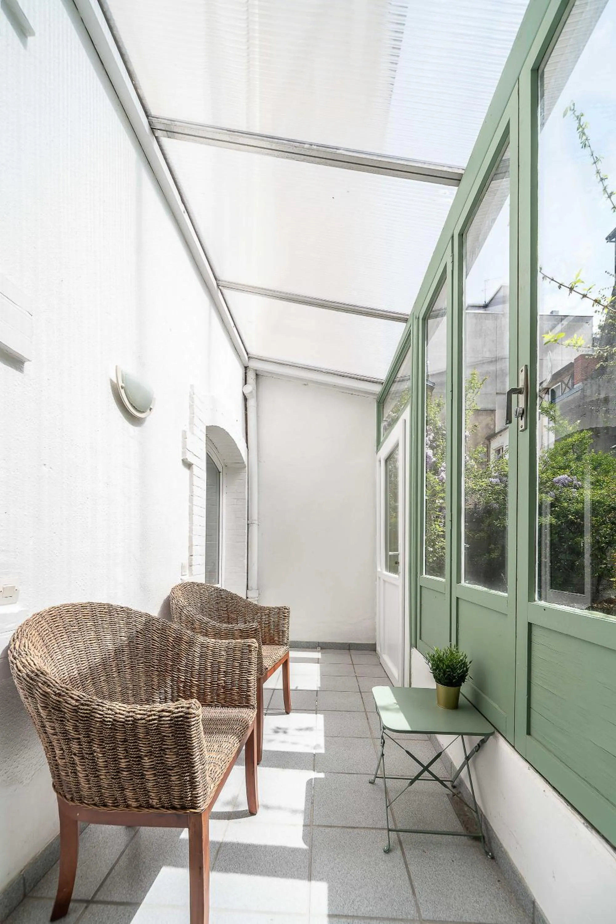 Patio in Résidence Bains Callou située face aux thermes