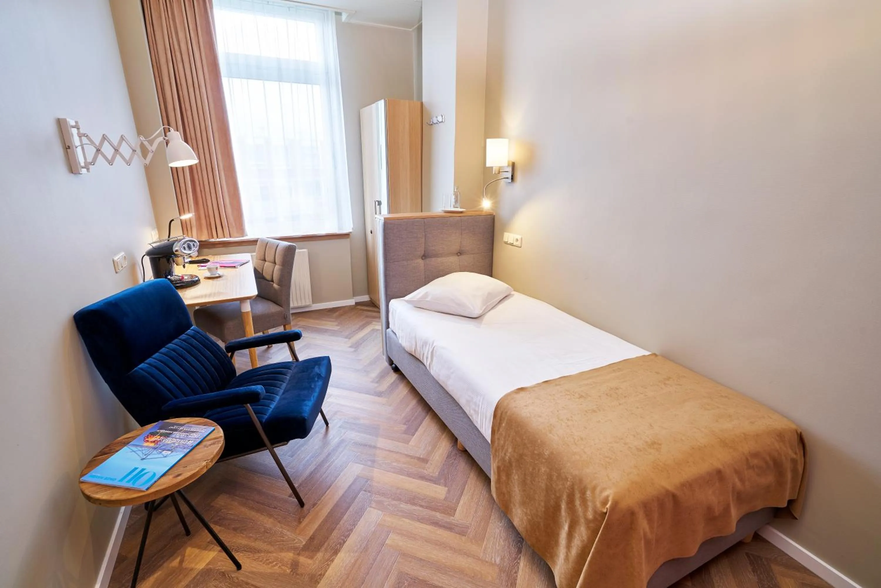 Photo of the whole room, Bed in Hotel Van Walsum