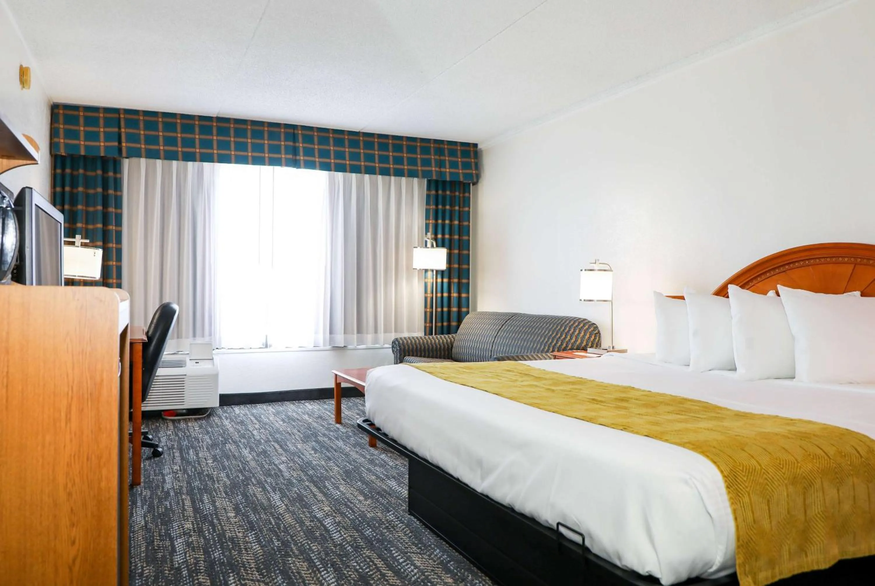 Photo of the whole room, Bed in Ramada by Wyndham Cumberland Downtown
