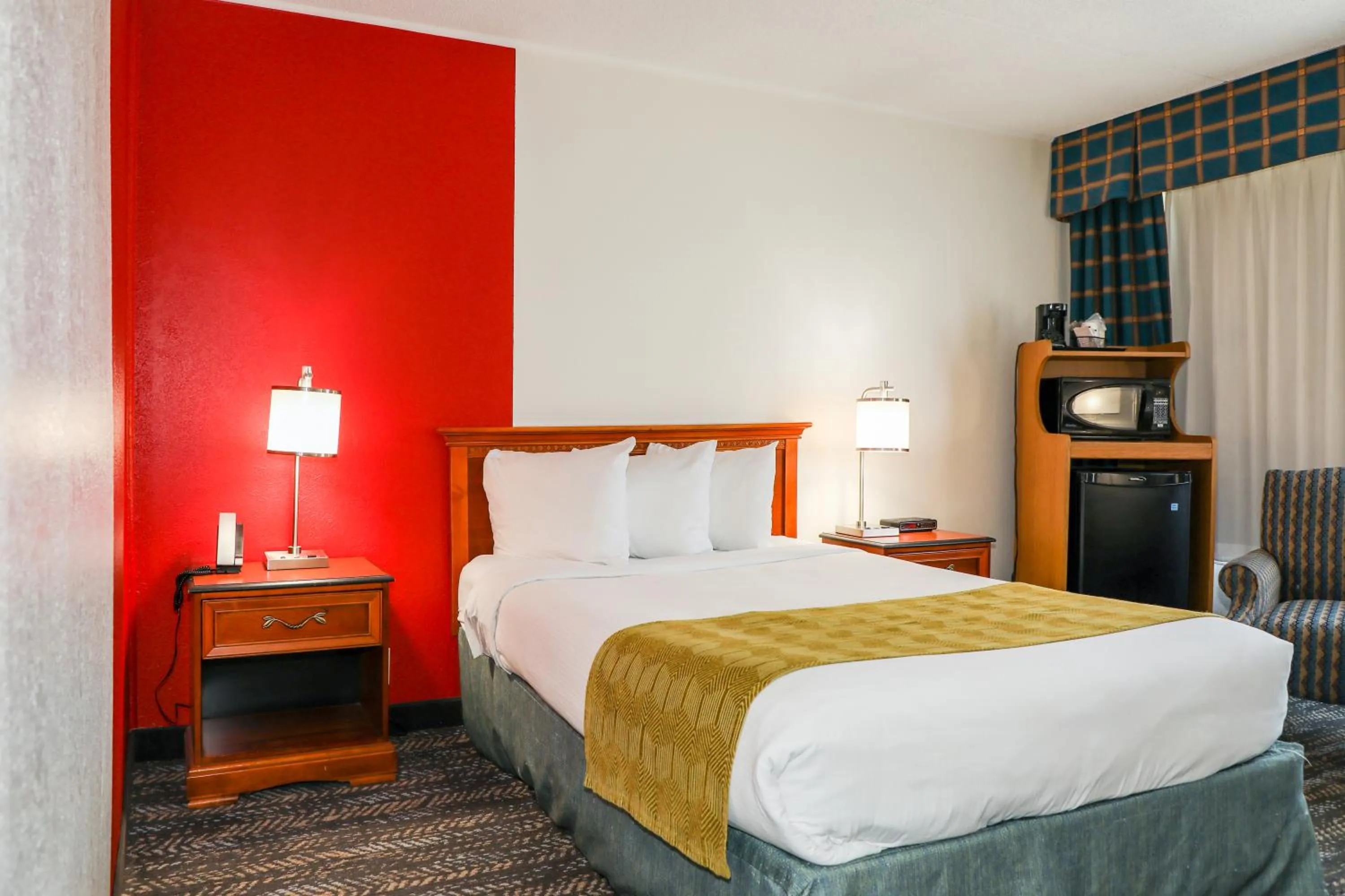 Photo of the whole room, Bed in Ramada by Wyndham Cumberland Downtown