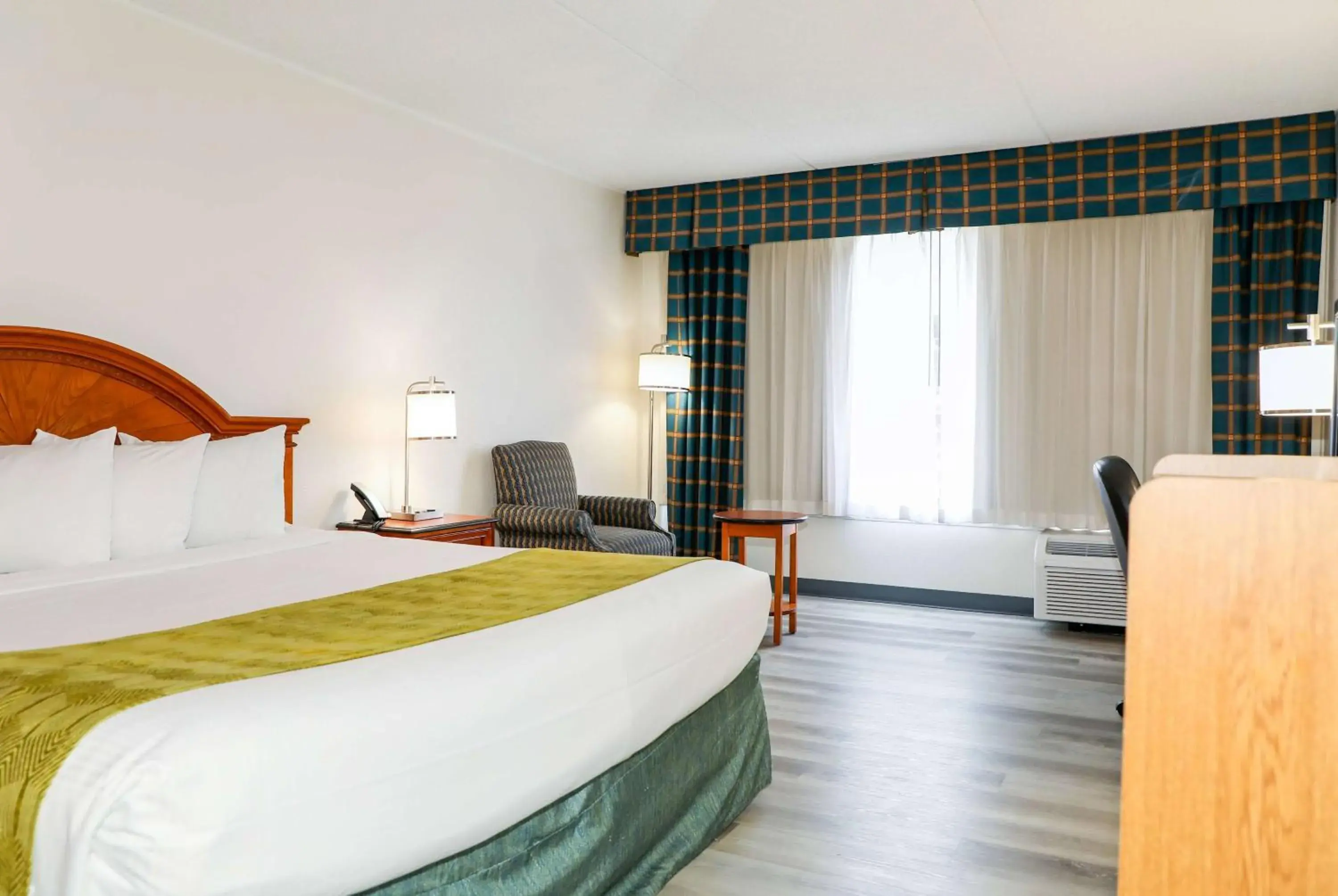 King Room - Disability Access/Non-Smoking in Ramada by Wyndham Cumberland Downtown King Room - Disability Access/Non-Smoking in Ramada by Wyndham Cumberland Downtown