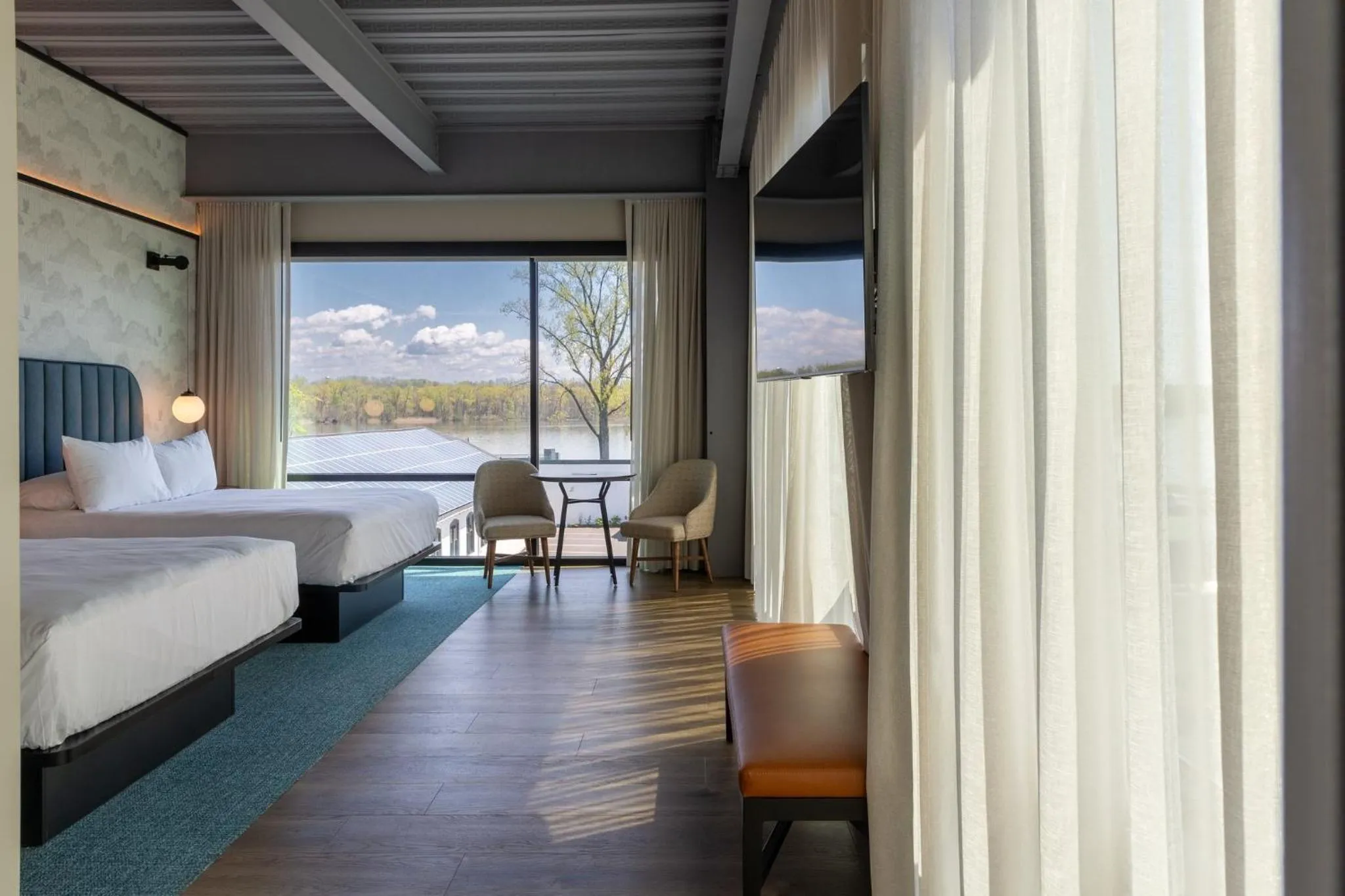 Photo of the whole room, Bed in voco James Newbury Hudson Valley by IHG