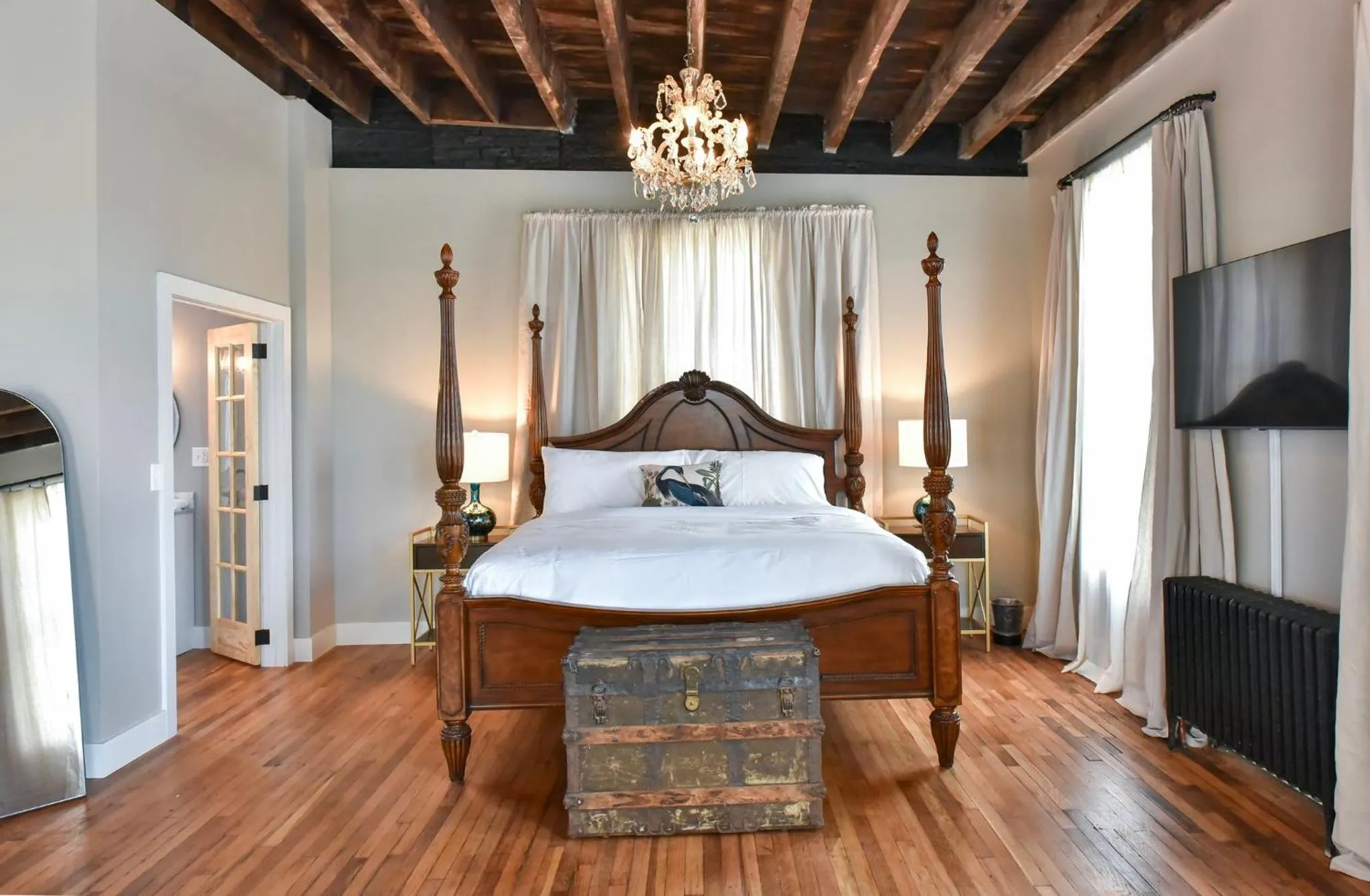 Photo of the whole room, Bed in voco James Newbury Hudson Valley by IHG