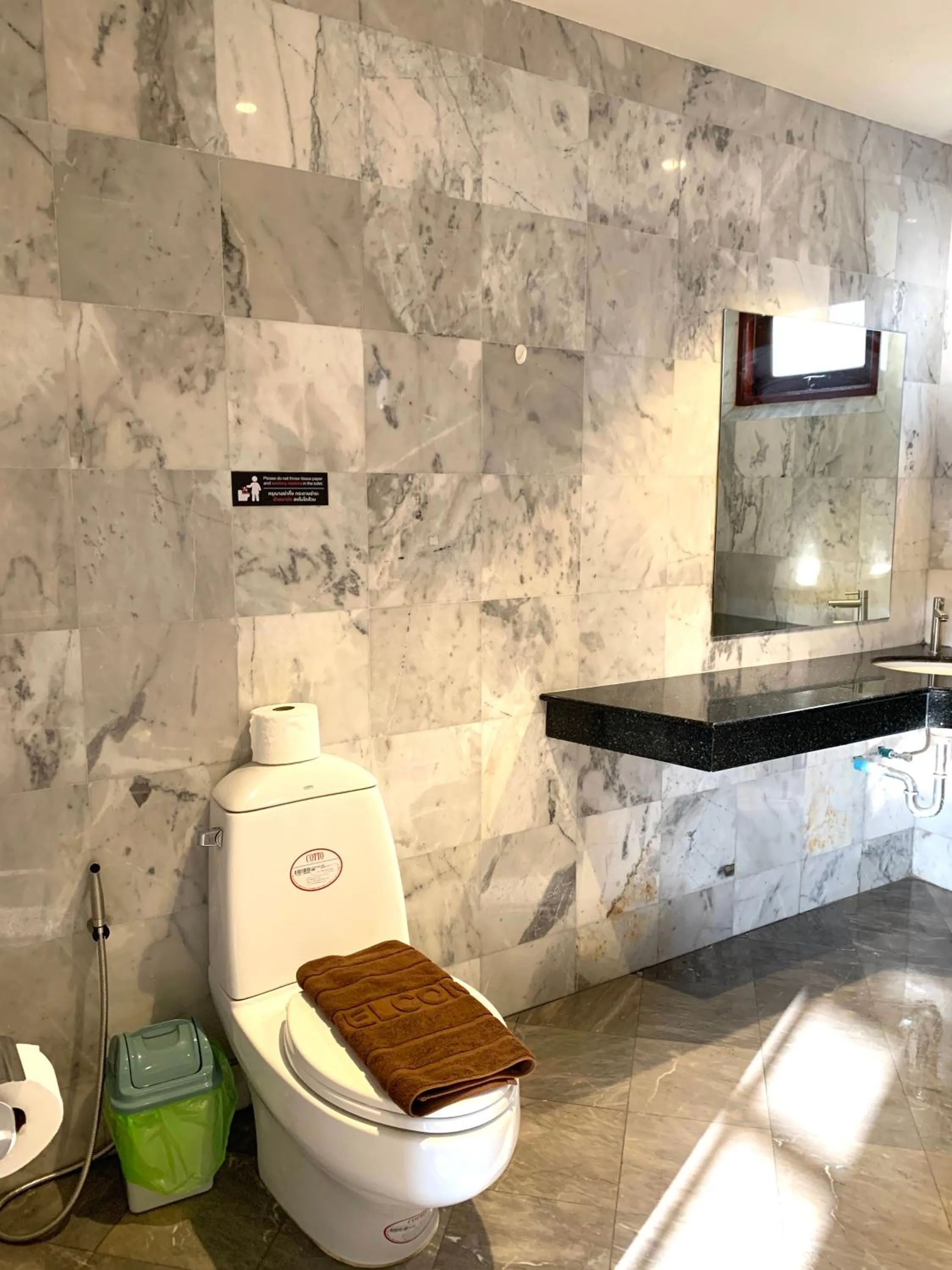 Toilet in Scan House Apartment