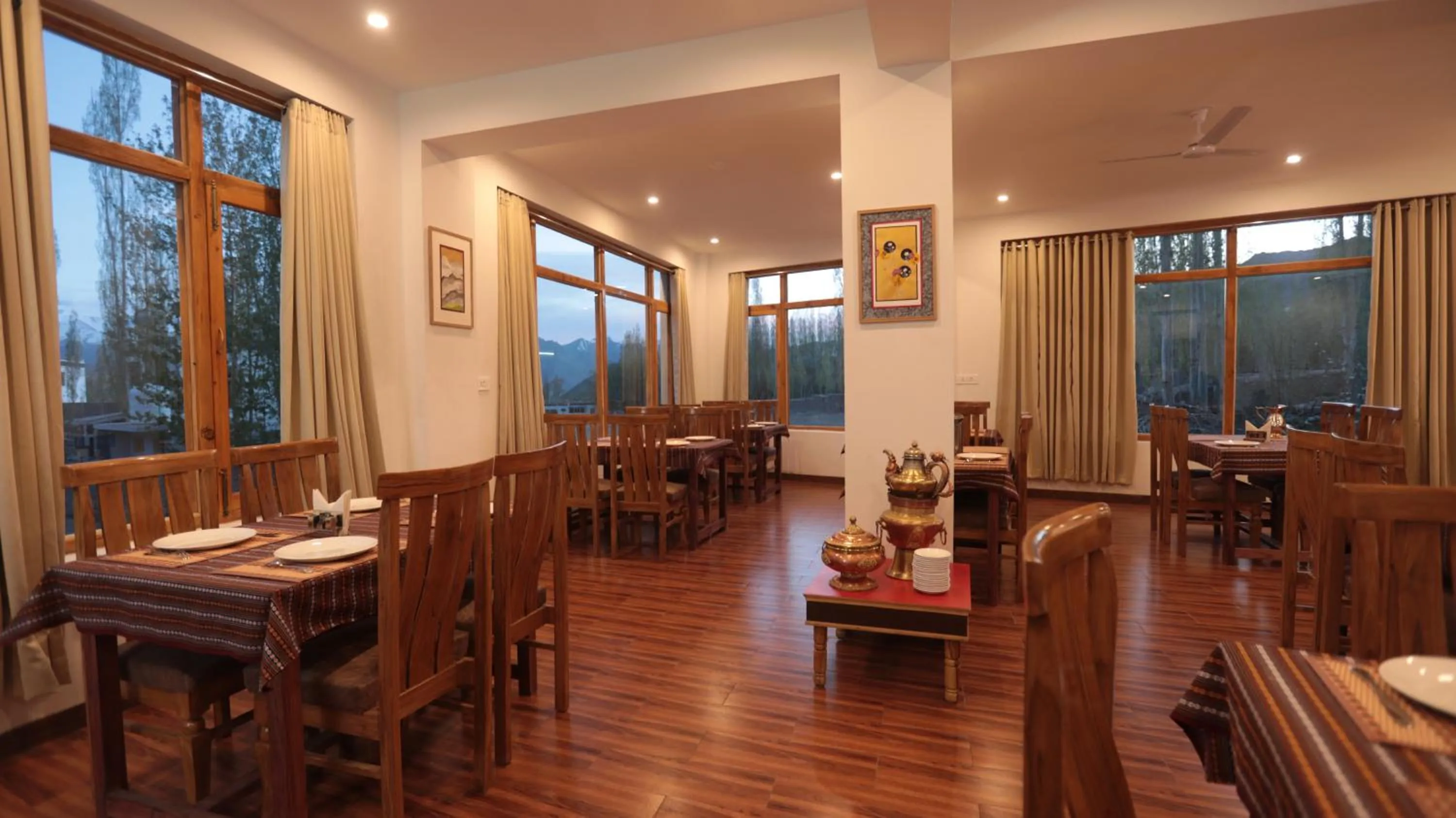 Restaurant/places to eat in Hotel Youthok Heritage