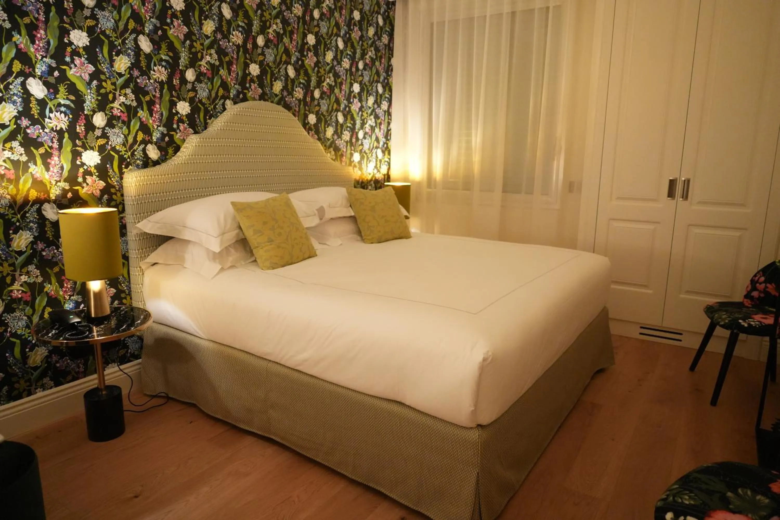 Photo of the whole room, Bed in Jolly Charme Suite