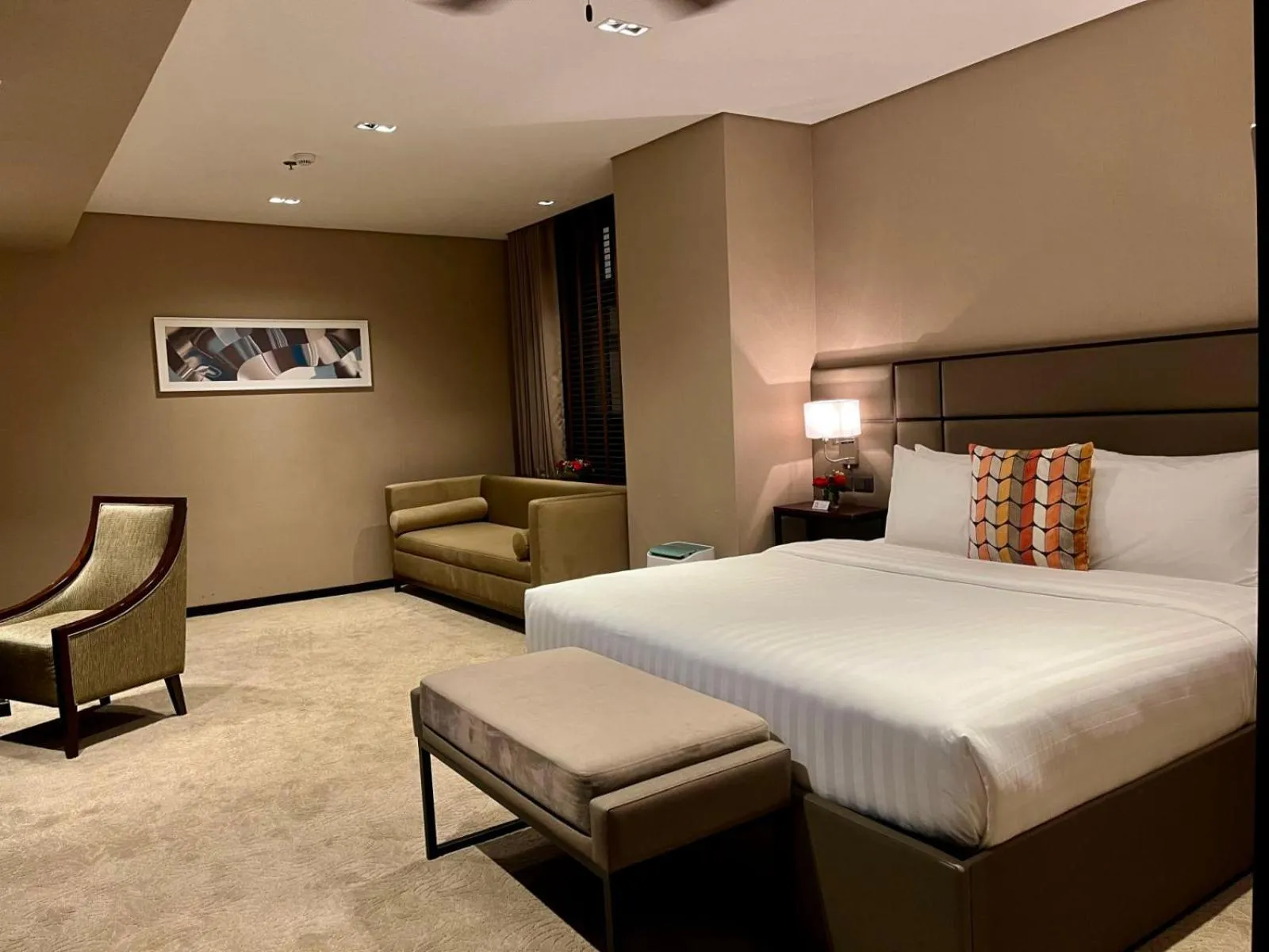 Photo of the whole room, Bed in The Plaza Garden Hotel and Residences