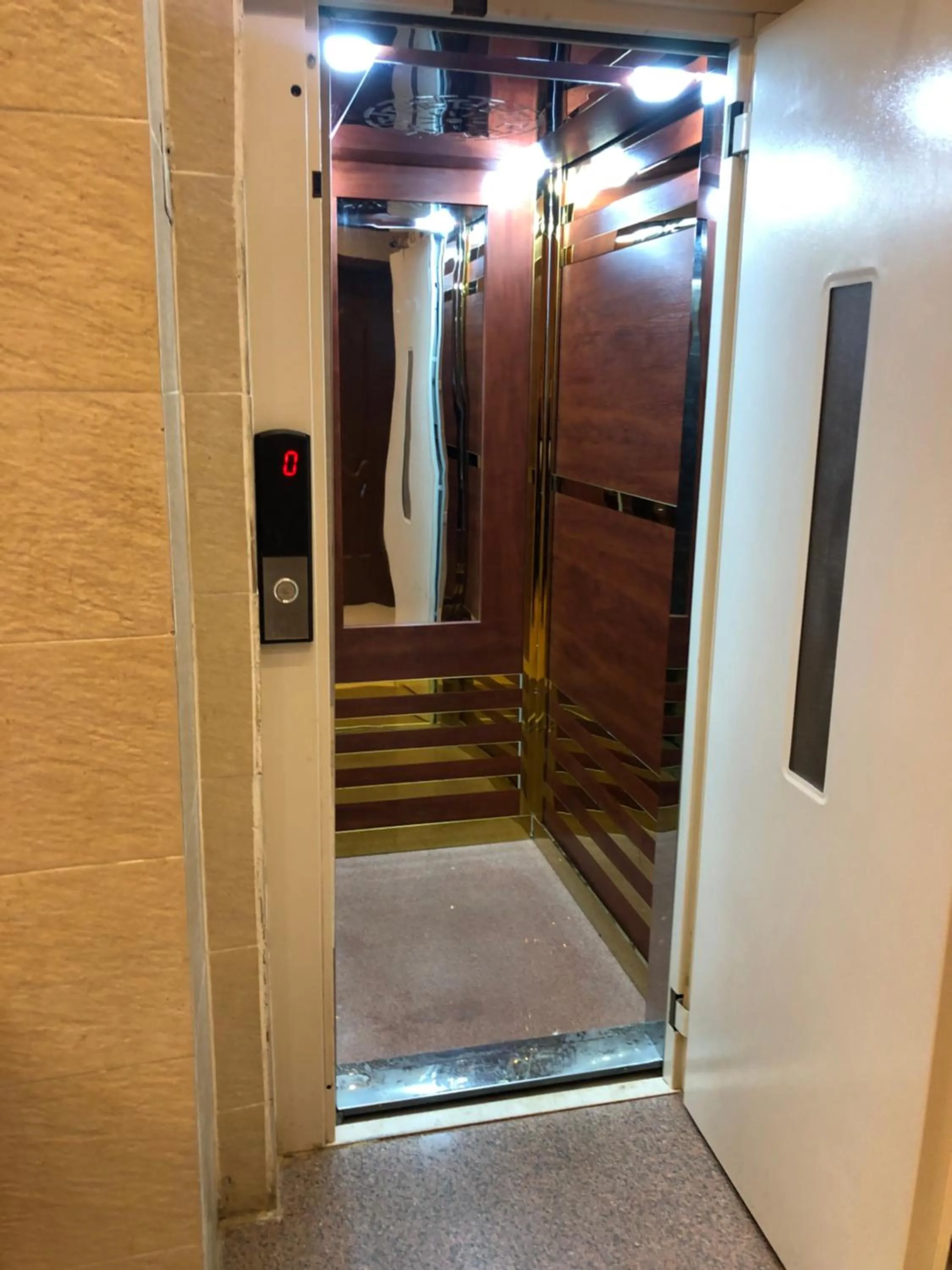 elevator in Grand Pyramid View Hotel