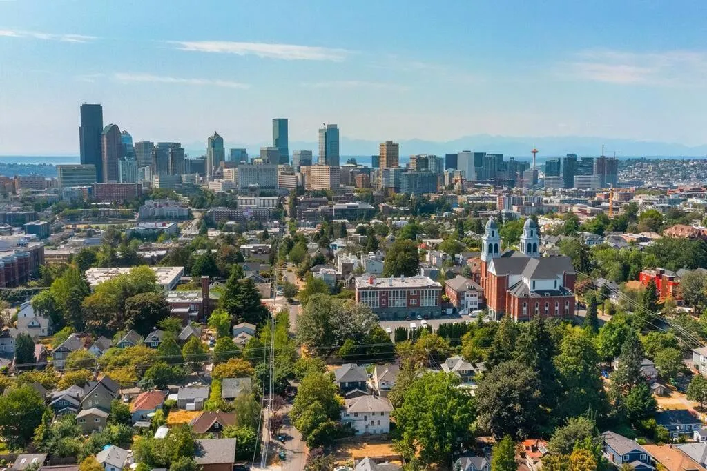 The Sweetest Hill - 81 Walkscore!