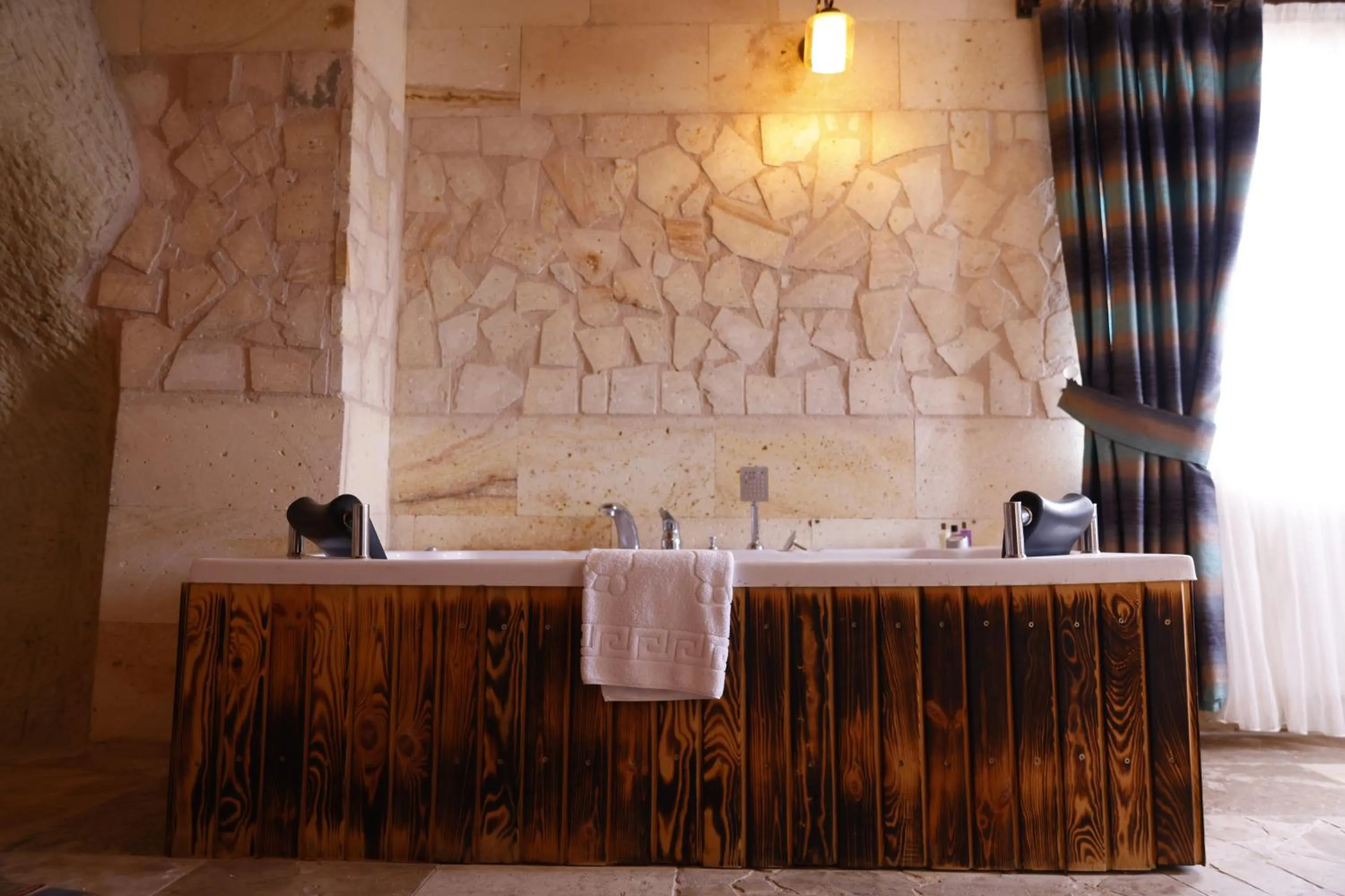 Hot Tub in Kale House Nar