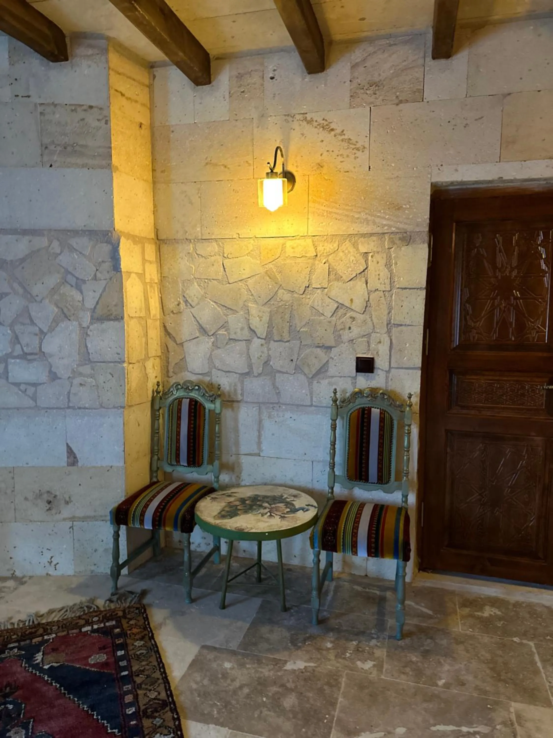 Seating area in Kale House Nar