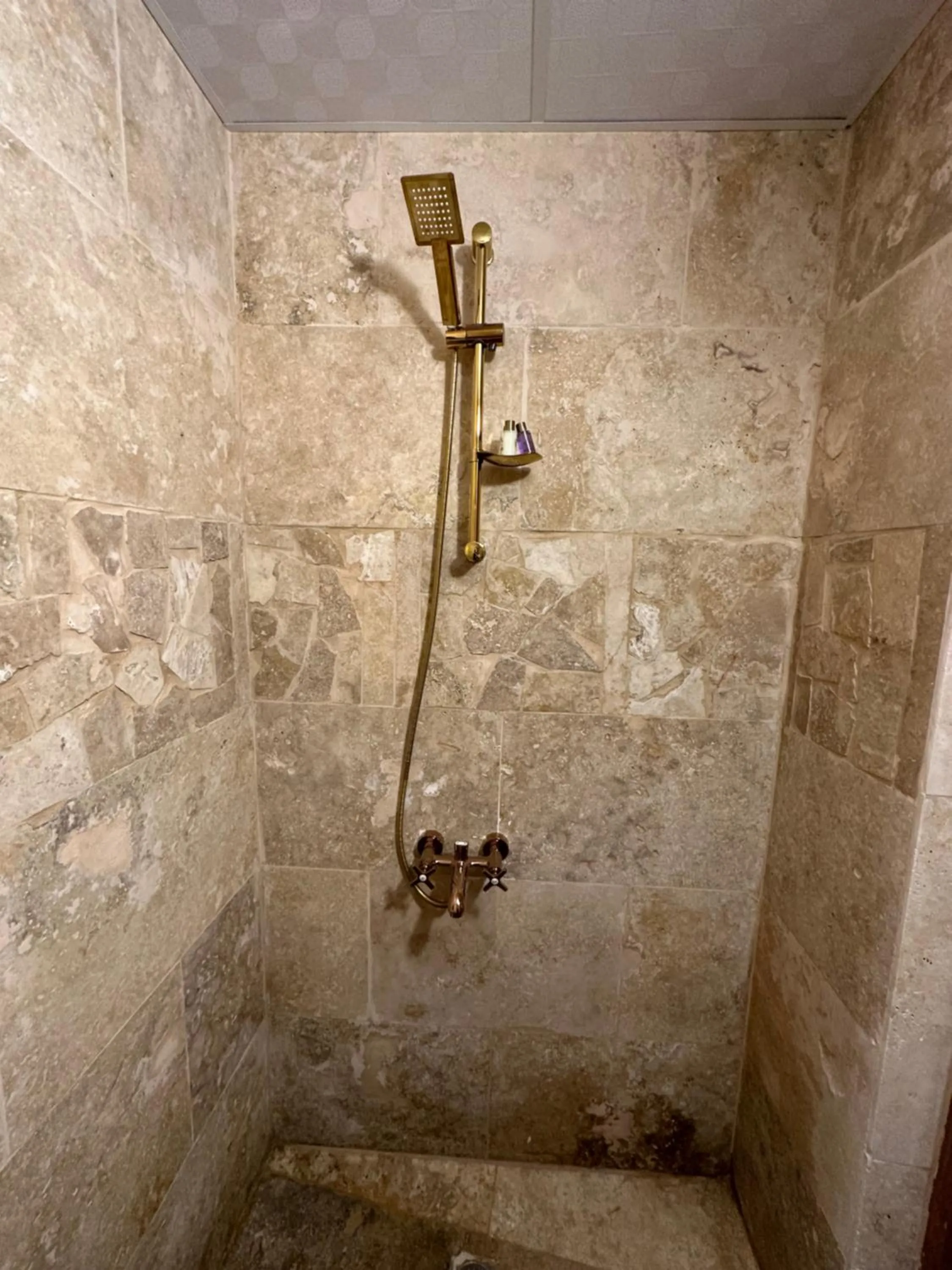 Shower in Kale House Nar