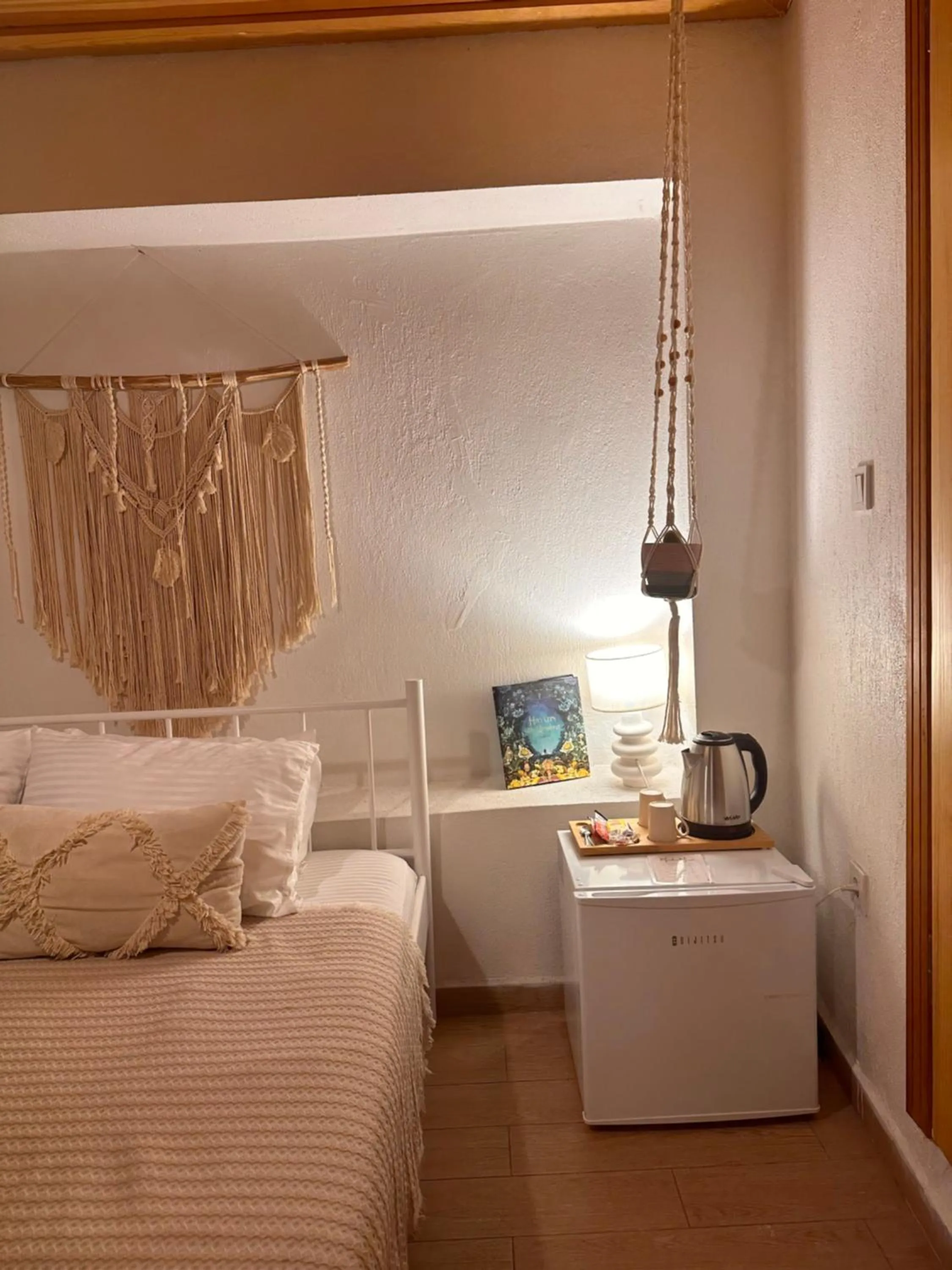 minibar, Bed in Hanole Guest House