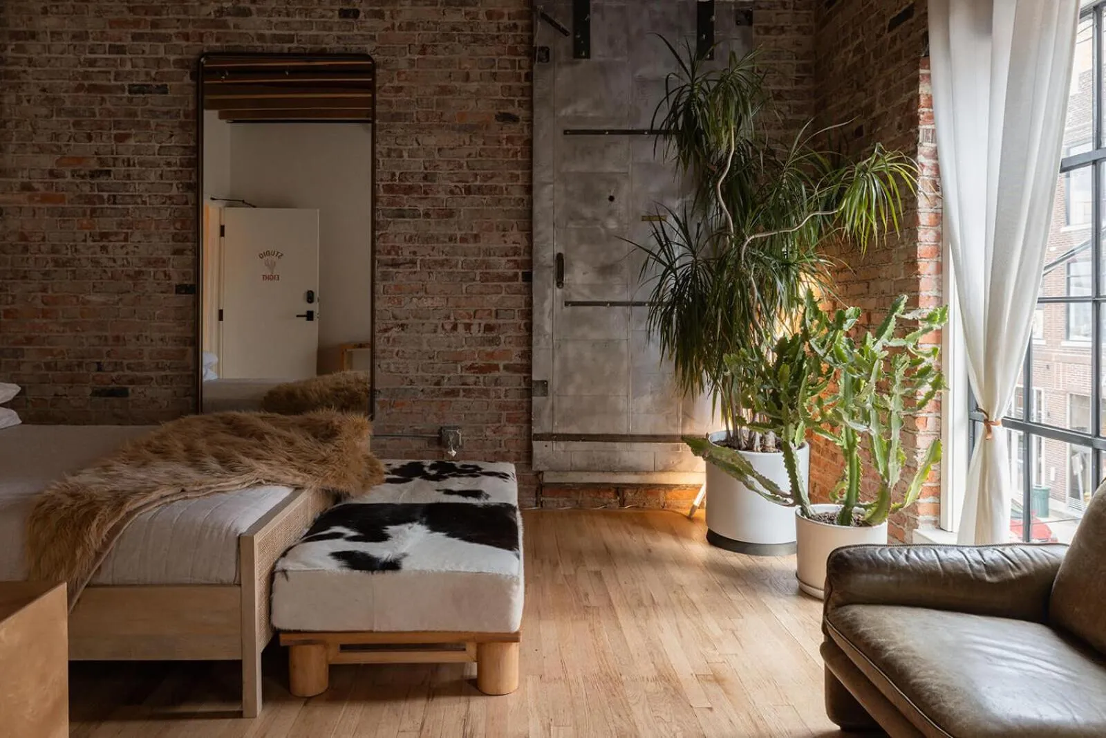 Bed in Hotel No-Vacancy