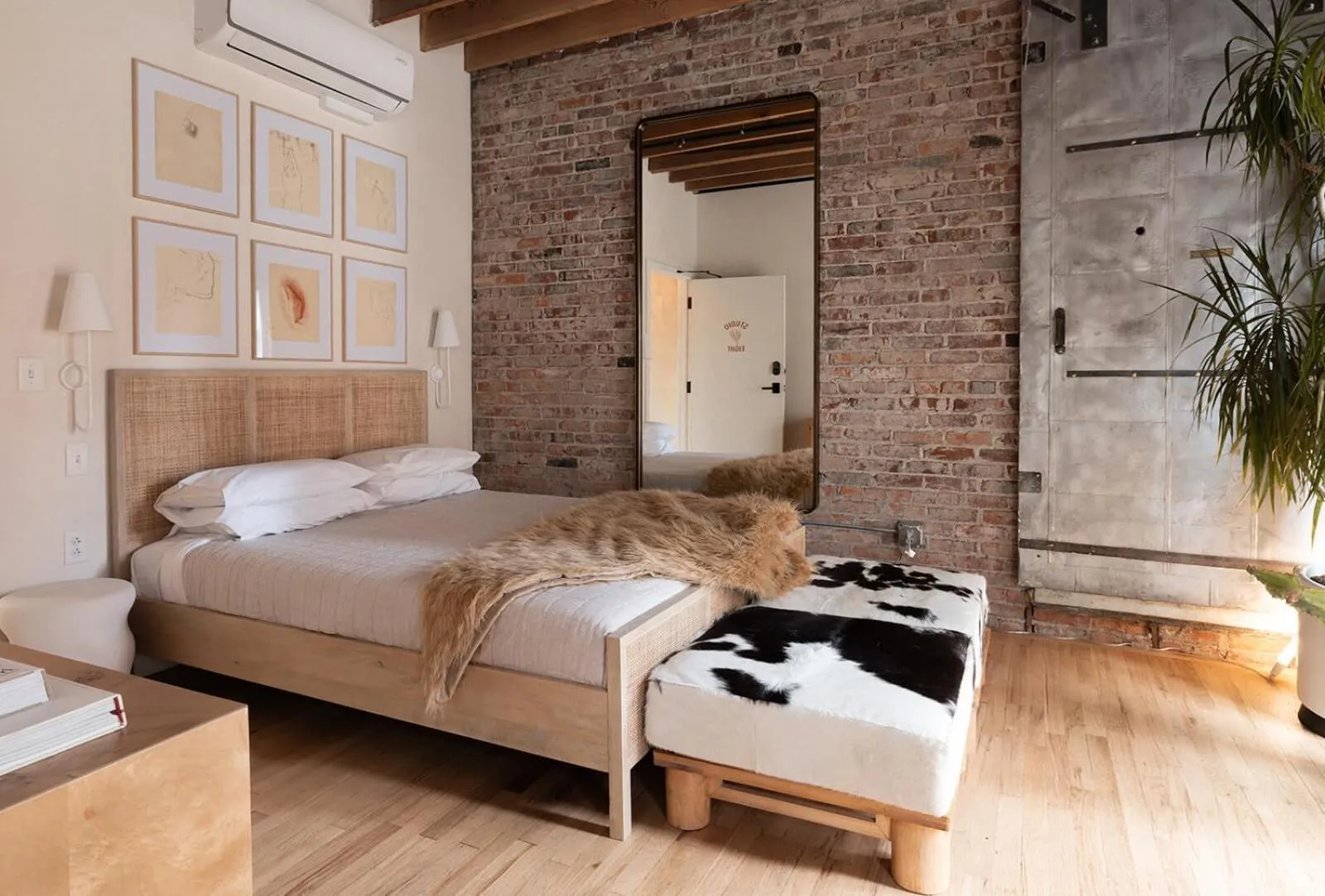 Bed in Hotel No-Vacancy