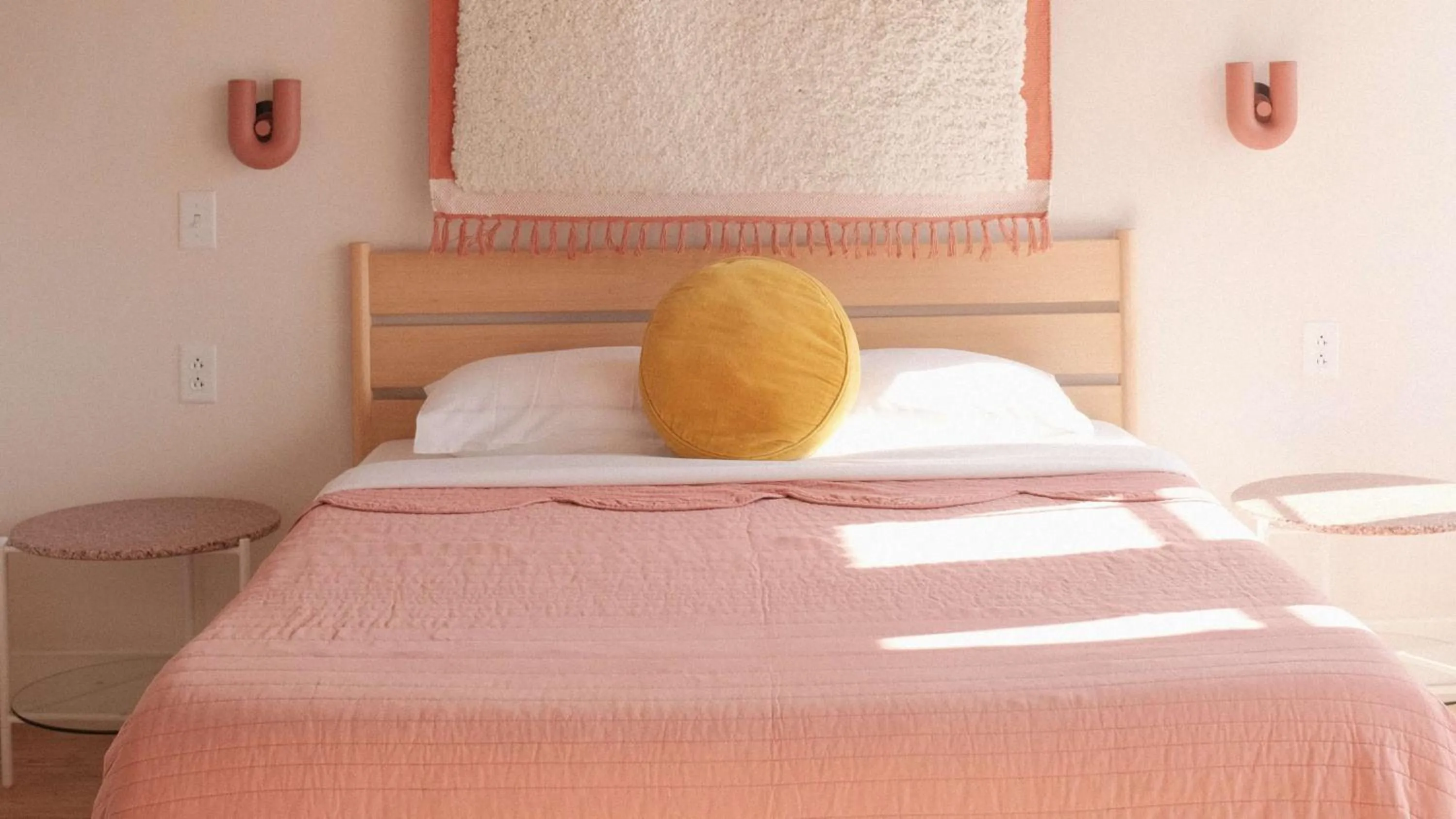 Bed in Hotel No-Vacancy