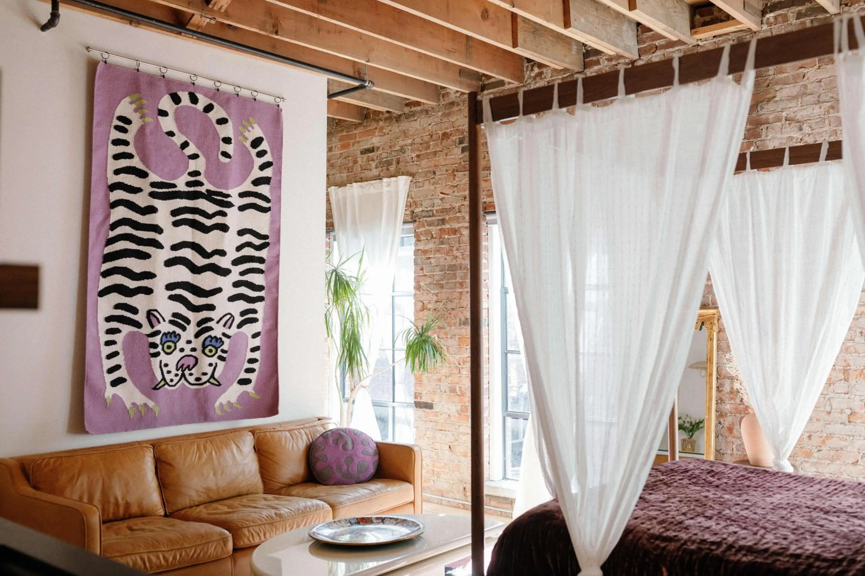 Bed in Hotel No-Vacancy