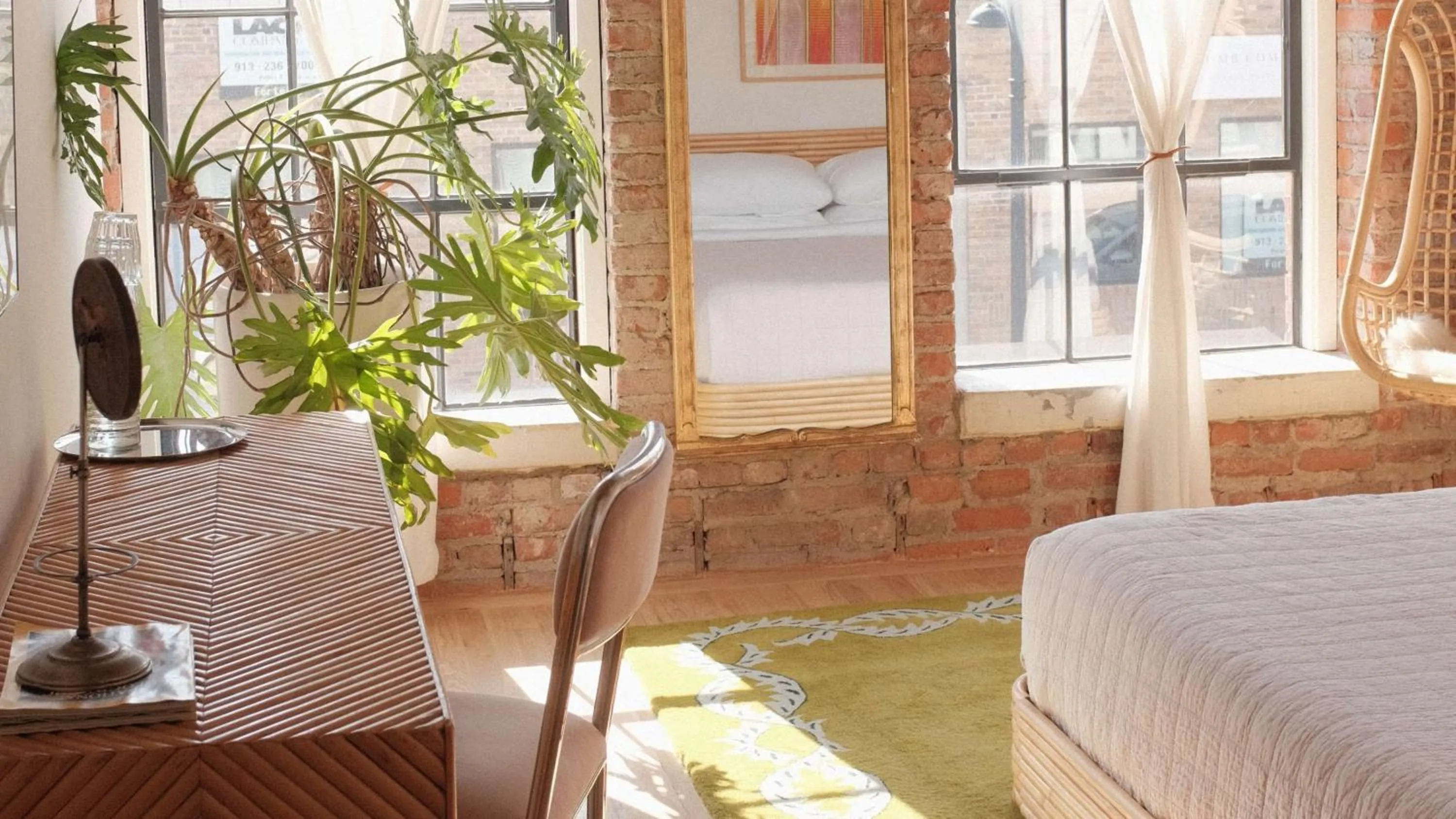 Bed in Hotel No-Vacancy