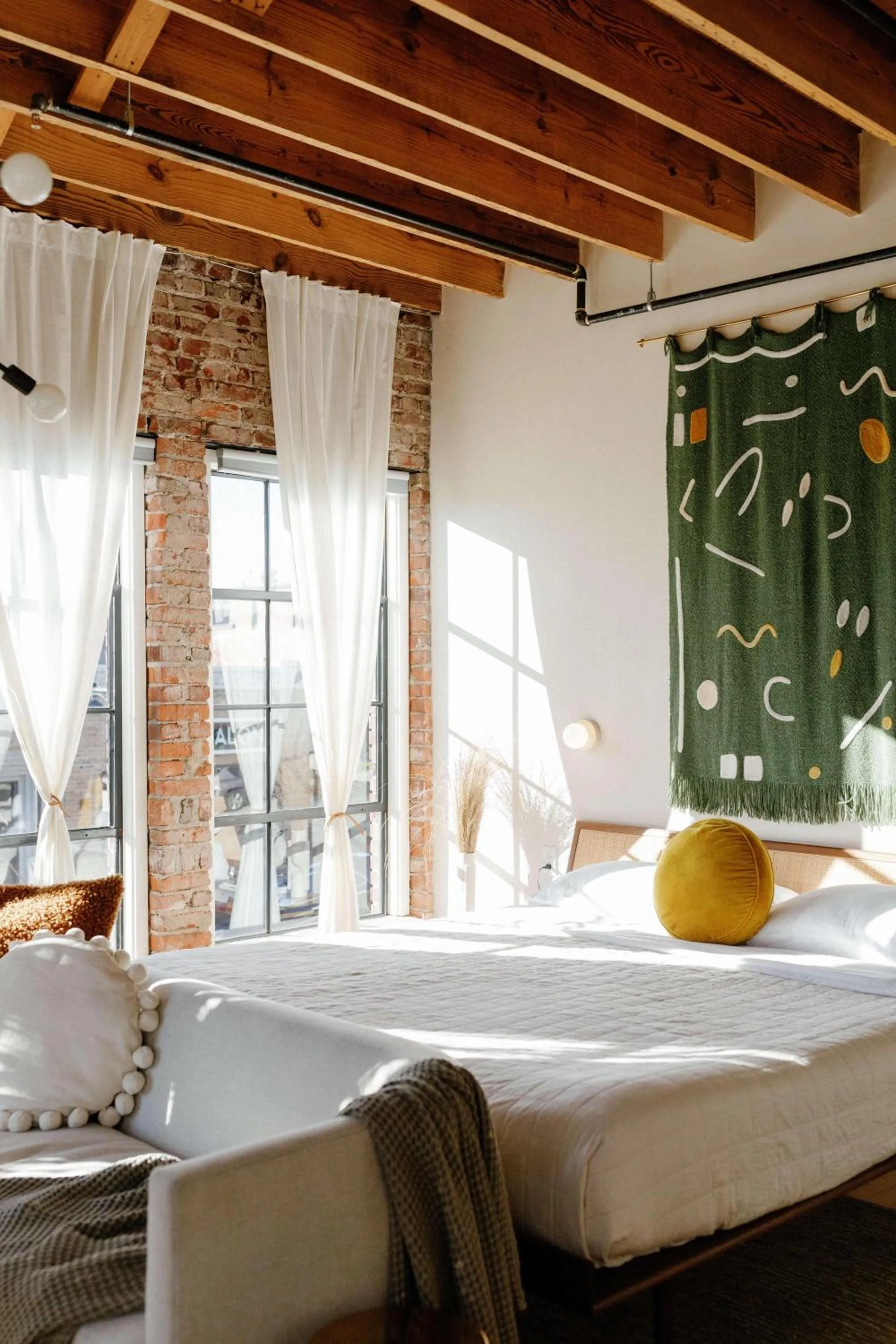 Bed in Hotel No-Vacancy