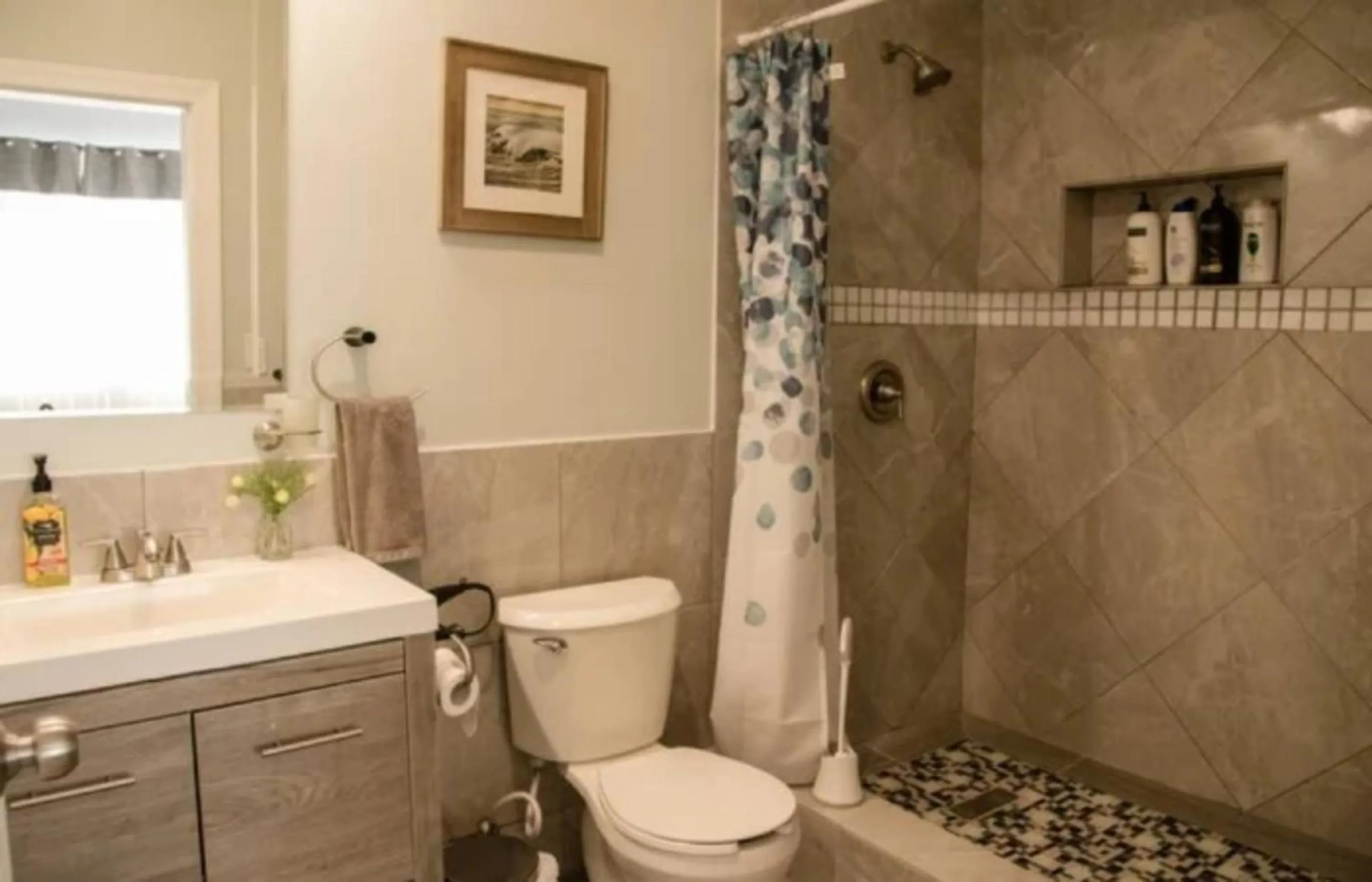 Shower in Capitan Boutique Resort