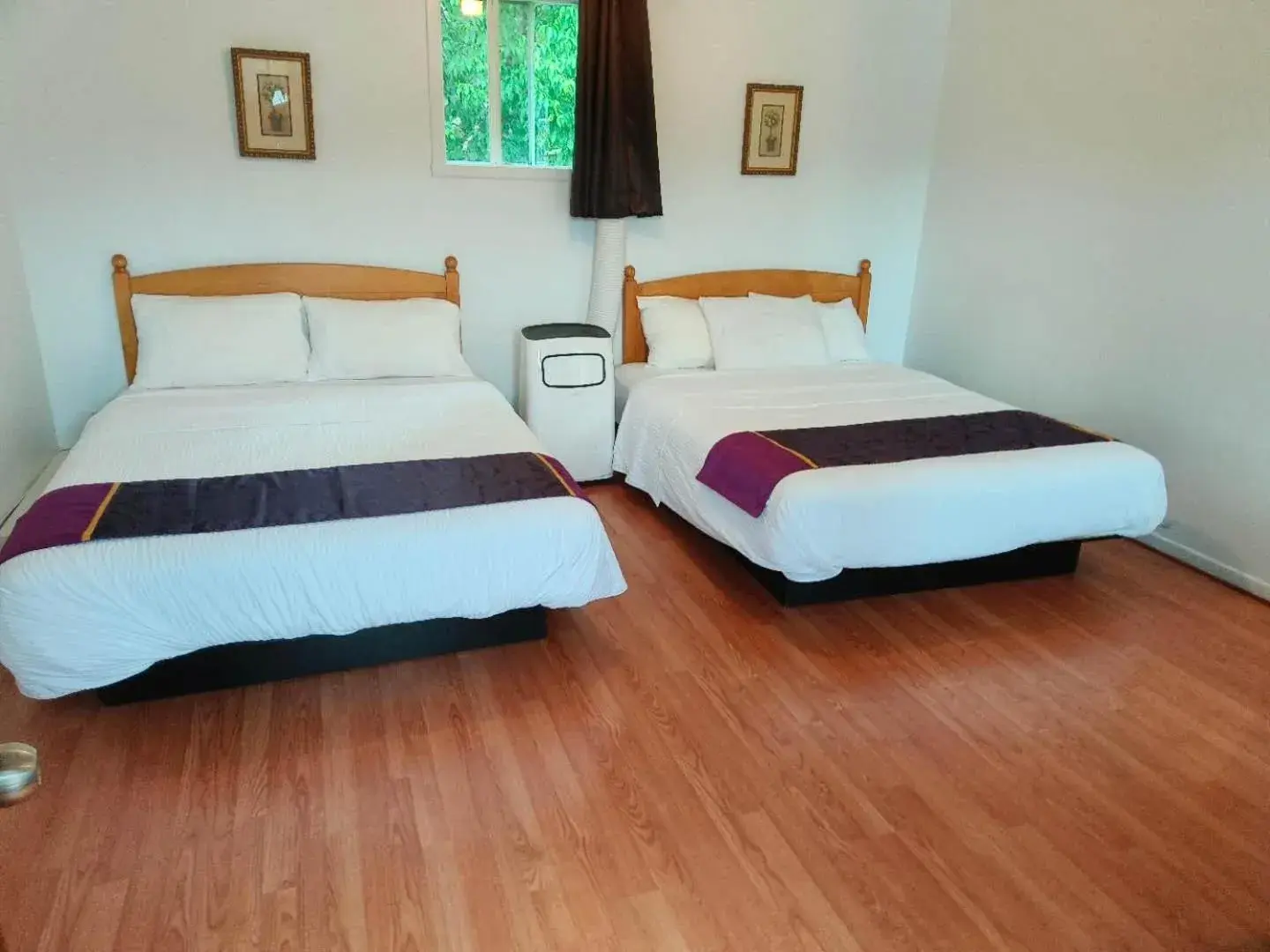 Double Room with Two Double Beds in Hotel - Motel Georges Double Room with Two Double Beds in Hotel - Motel Georges