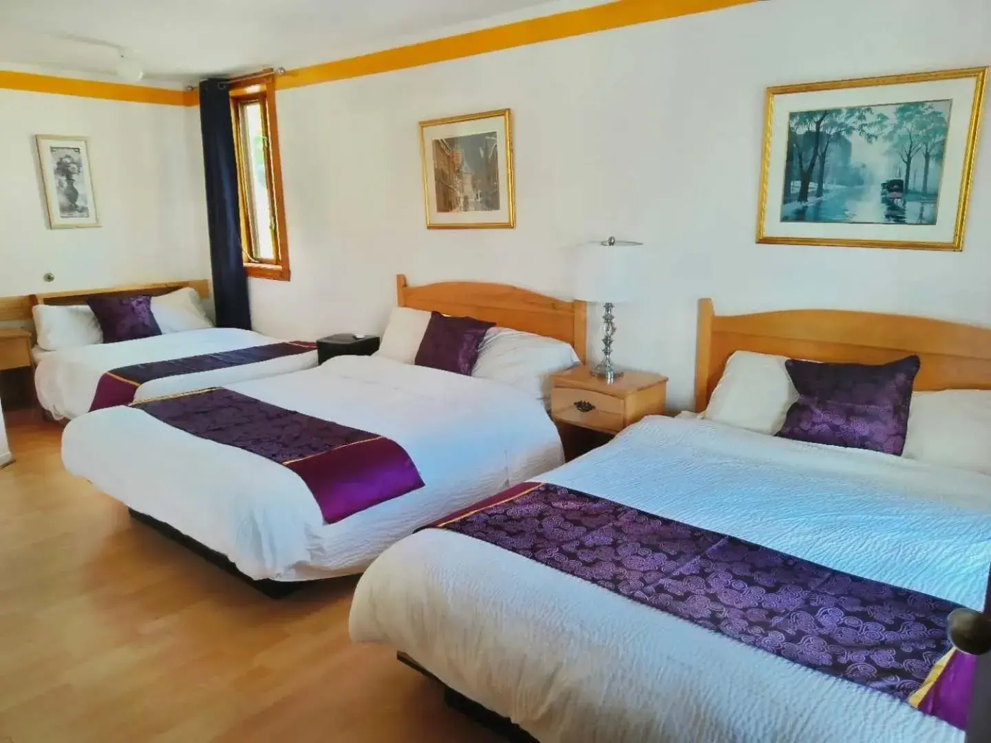 Family Room in Hotel - Motel Georges Family Room in Hotel - Motel Georges