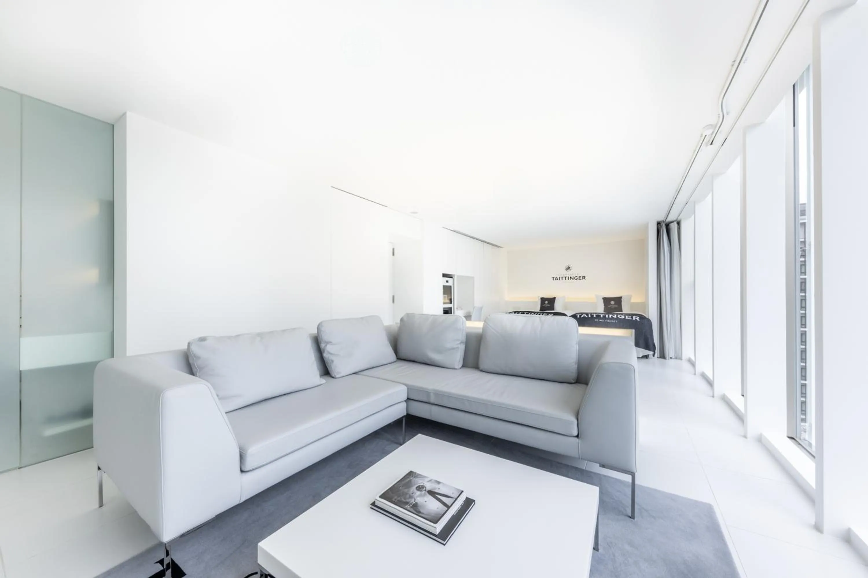 Photo of the whole room in CUVEE J2 HOTEL OSAKA by Onko Chishin