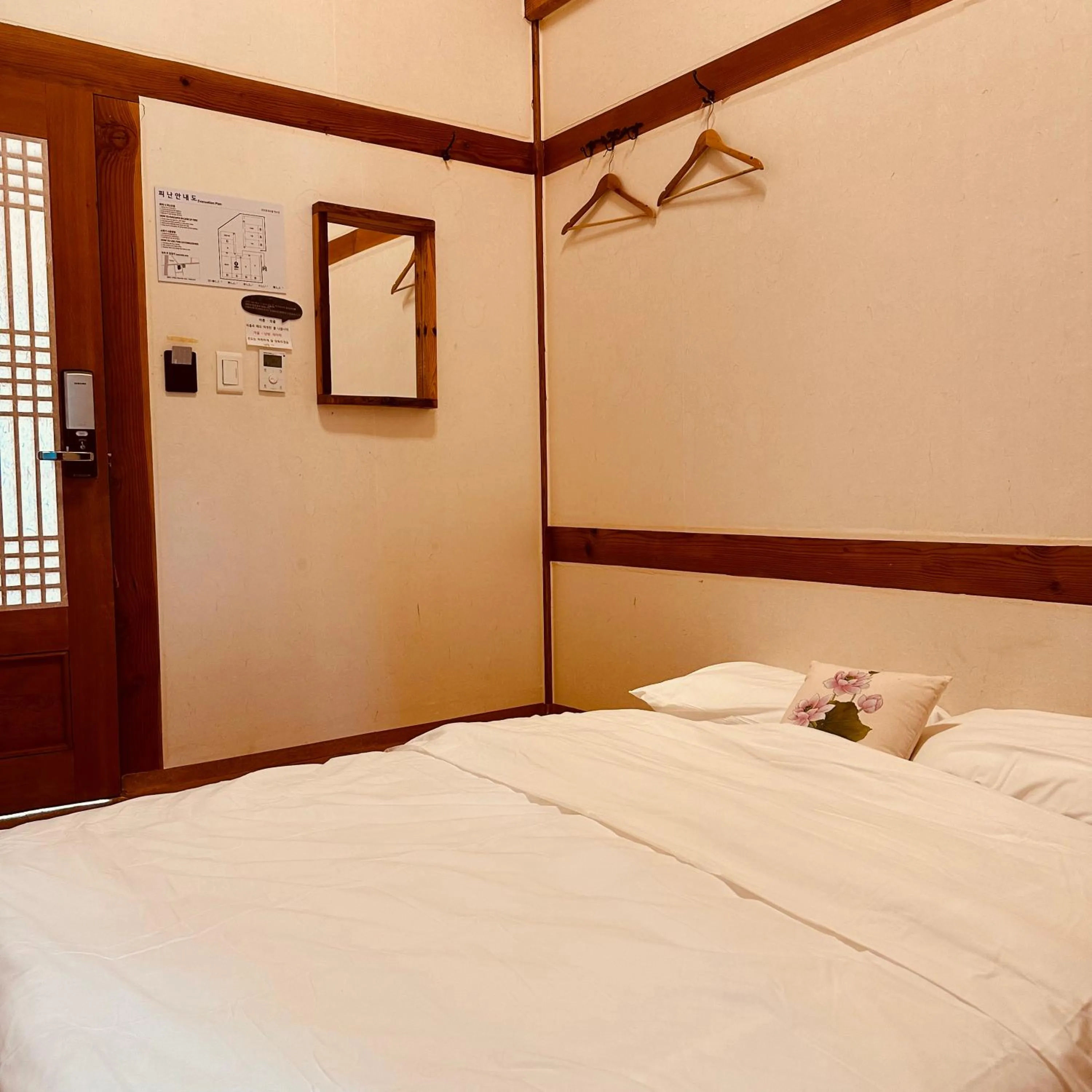 Bed in Jeonju Hanok village Deoksugung