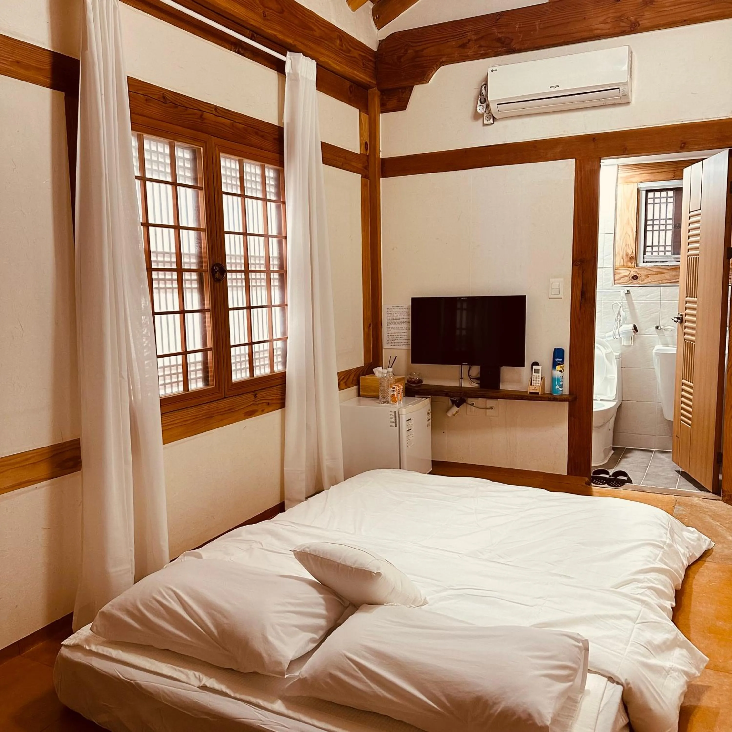 Bed in Jeonju Hanok village Deoksugung