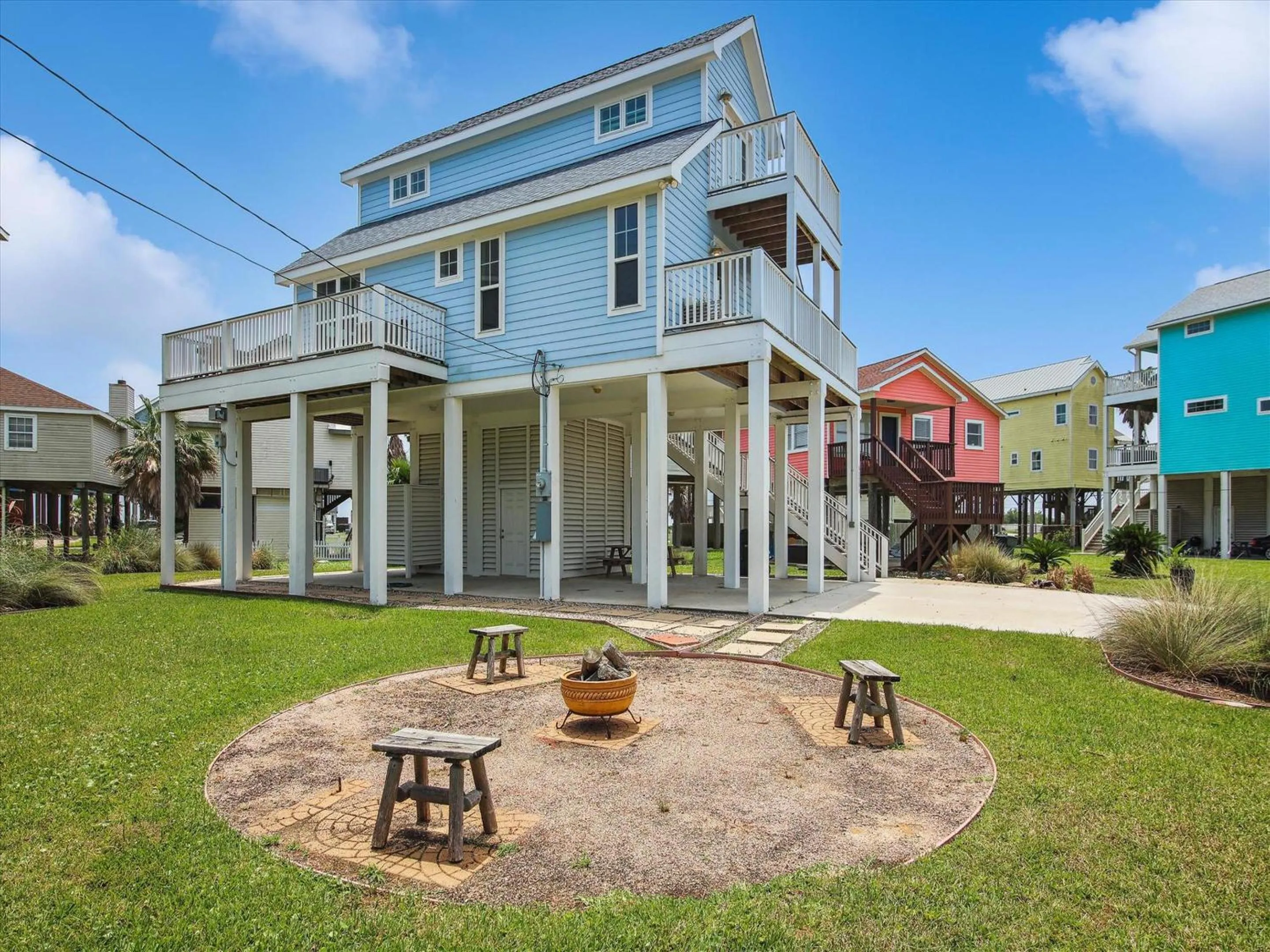 Property building in Beach Rays