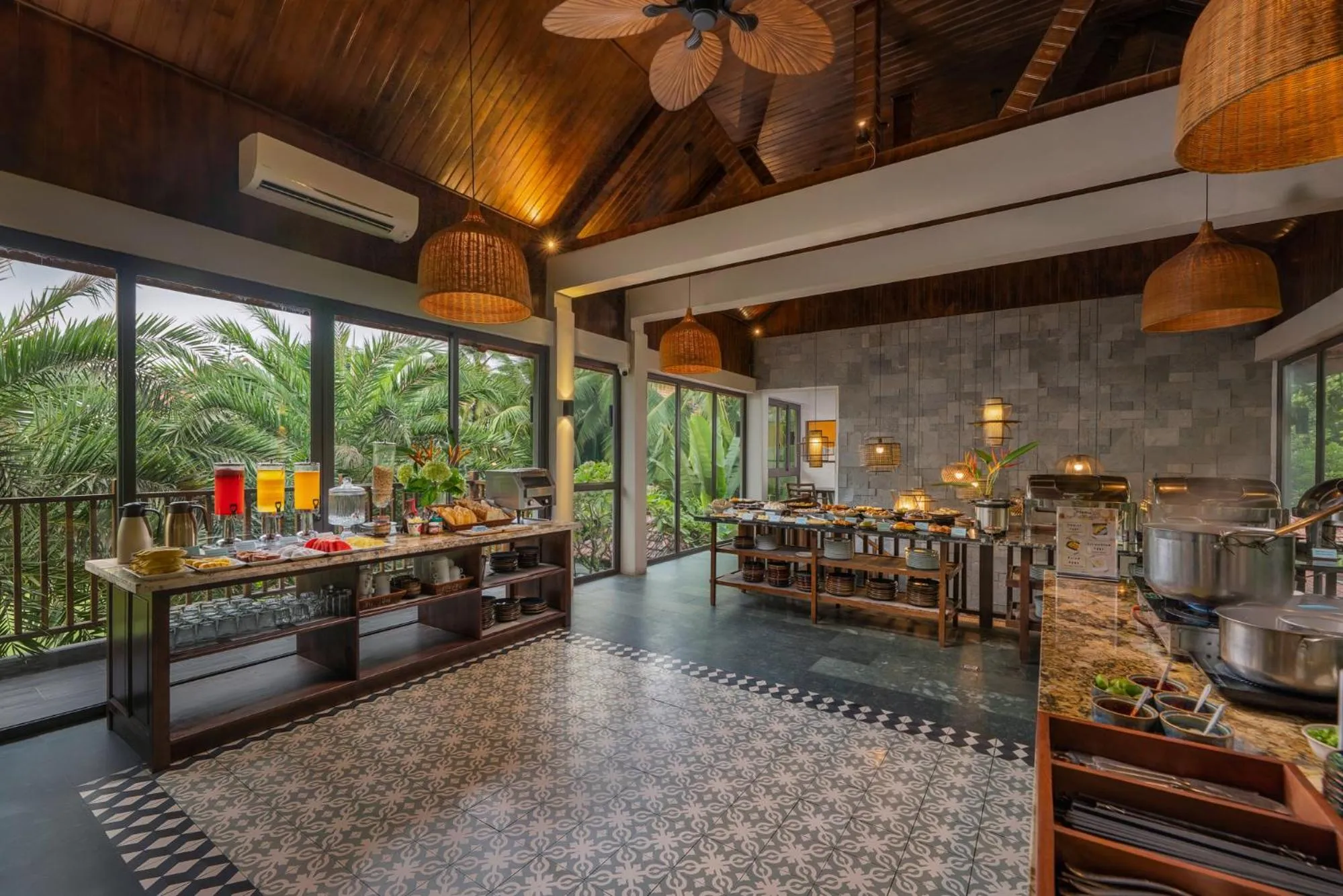 Restaurant/places to eat in Coco Island Resort Ninh Binh