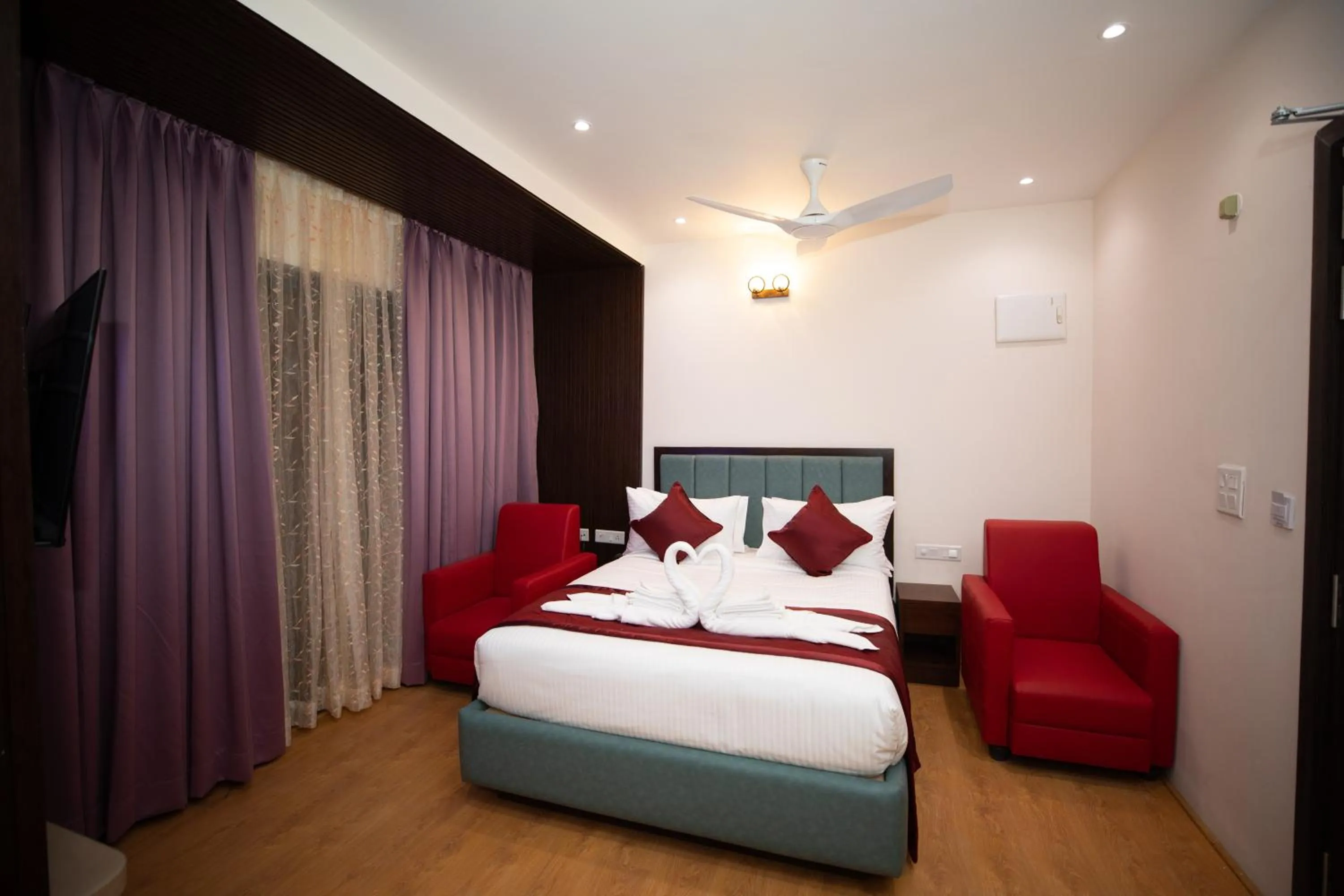 Bedroom, Bed in Hotel Silver Clé