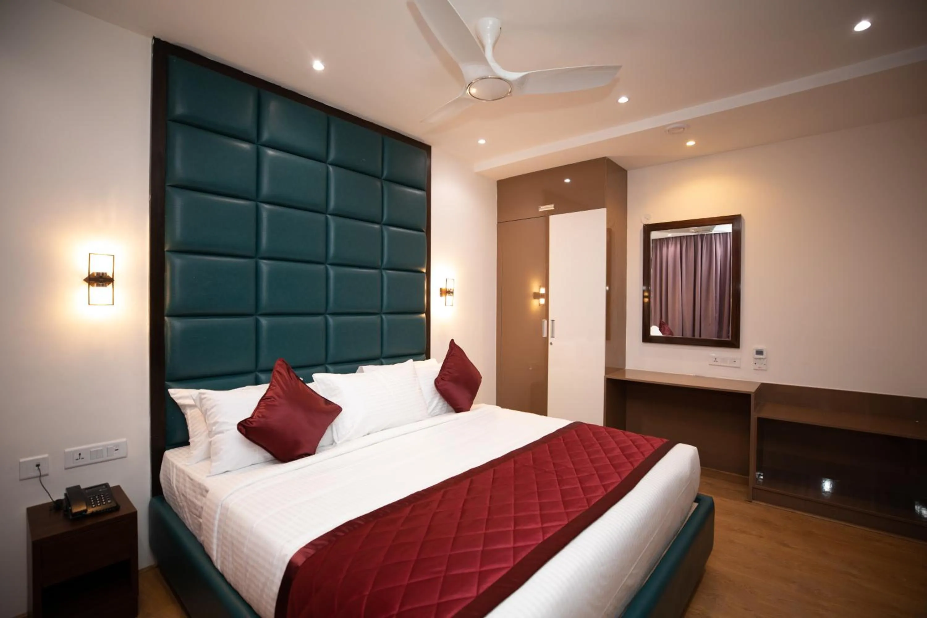 Bedroom, Bed in Hotel Silver Clé