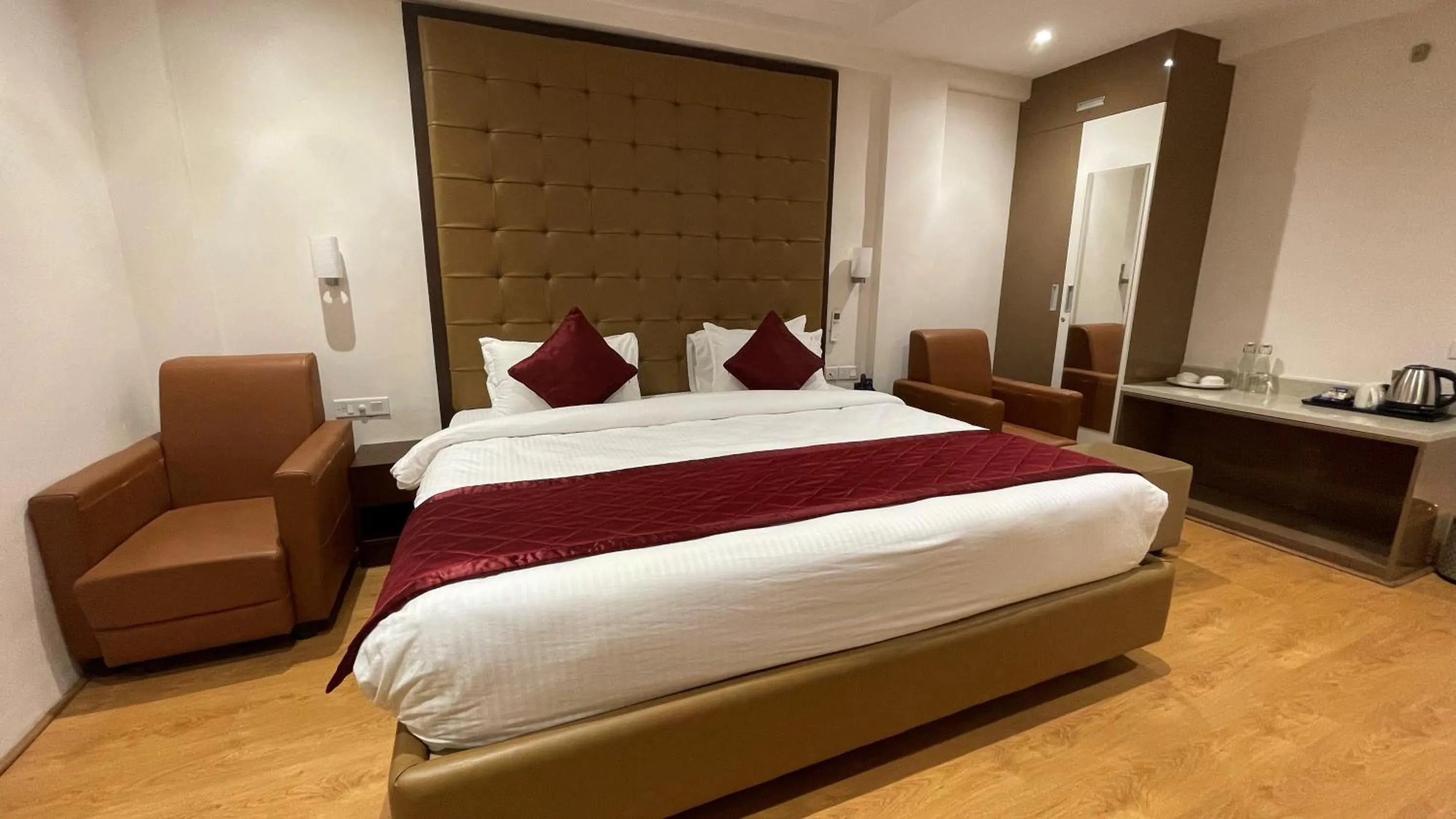 Bedroom, Bed in Hotel Silver Clé