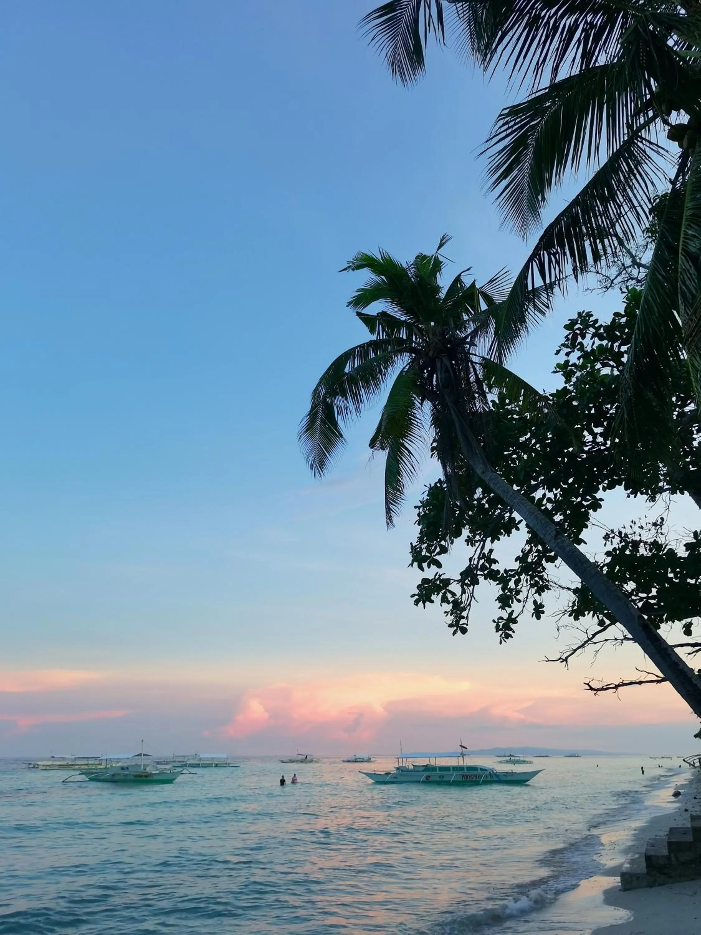 On Board Panglao Beach Hostel & Resort with FREE MOTORBIKE