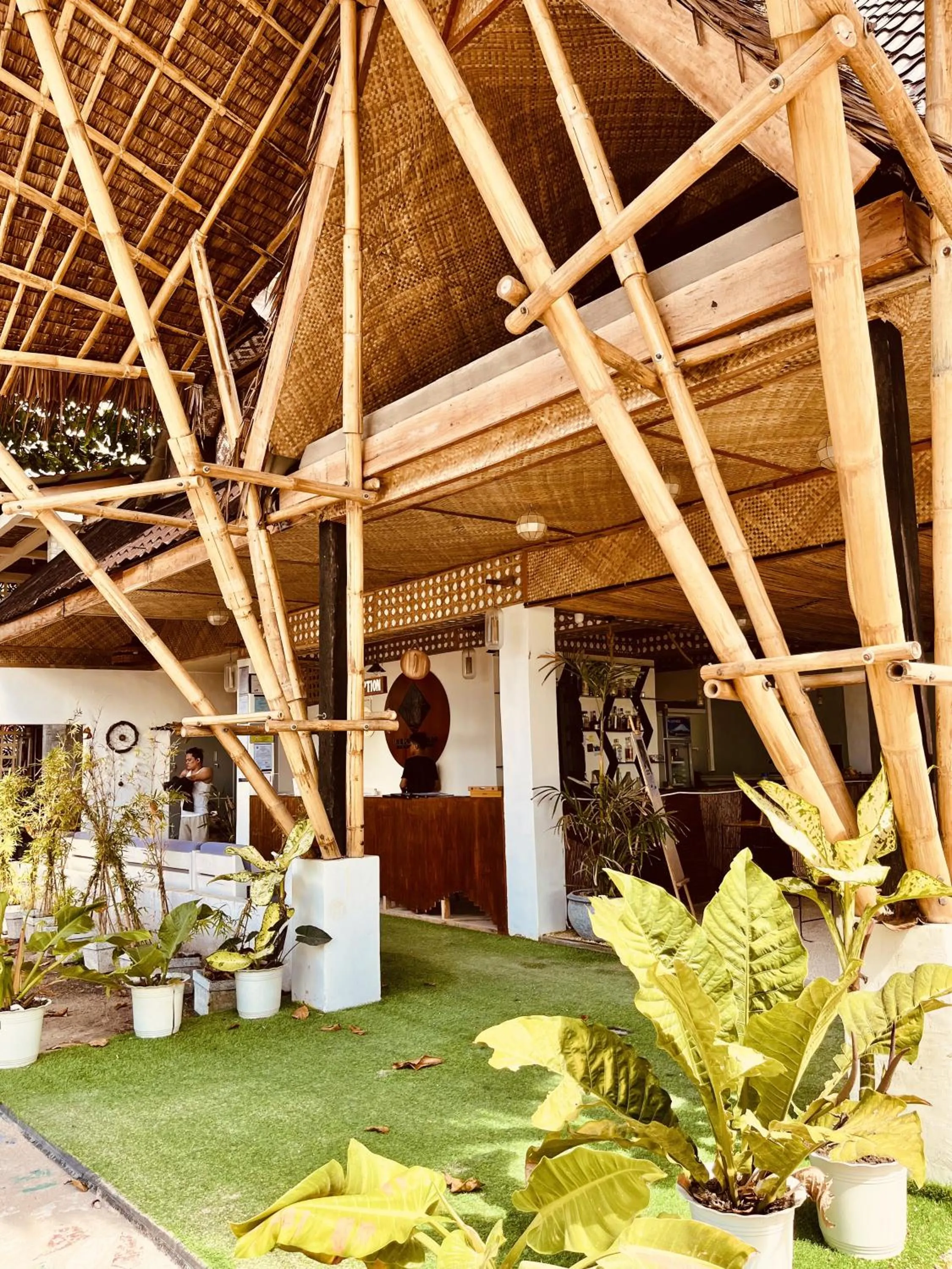 On Board Panglao Beach Hostel & Resort with FREE MOTORBIKE