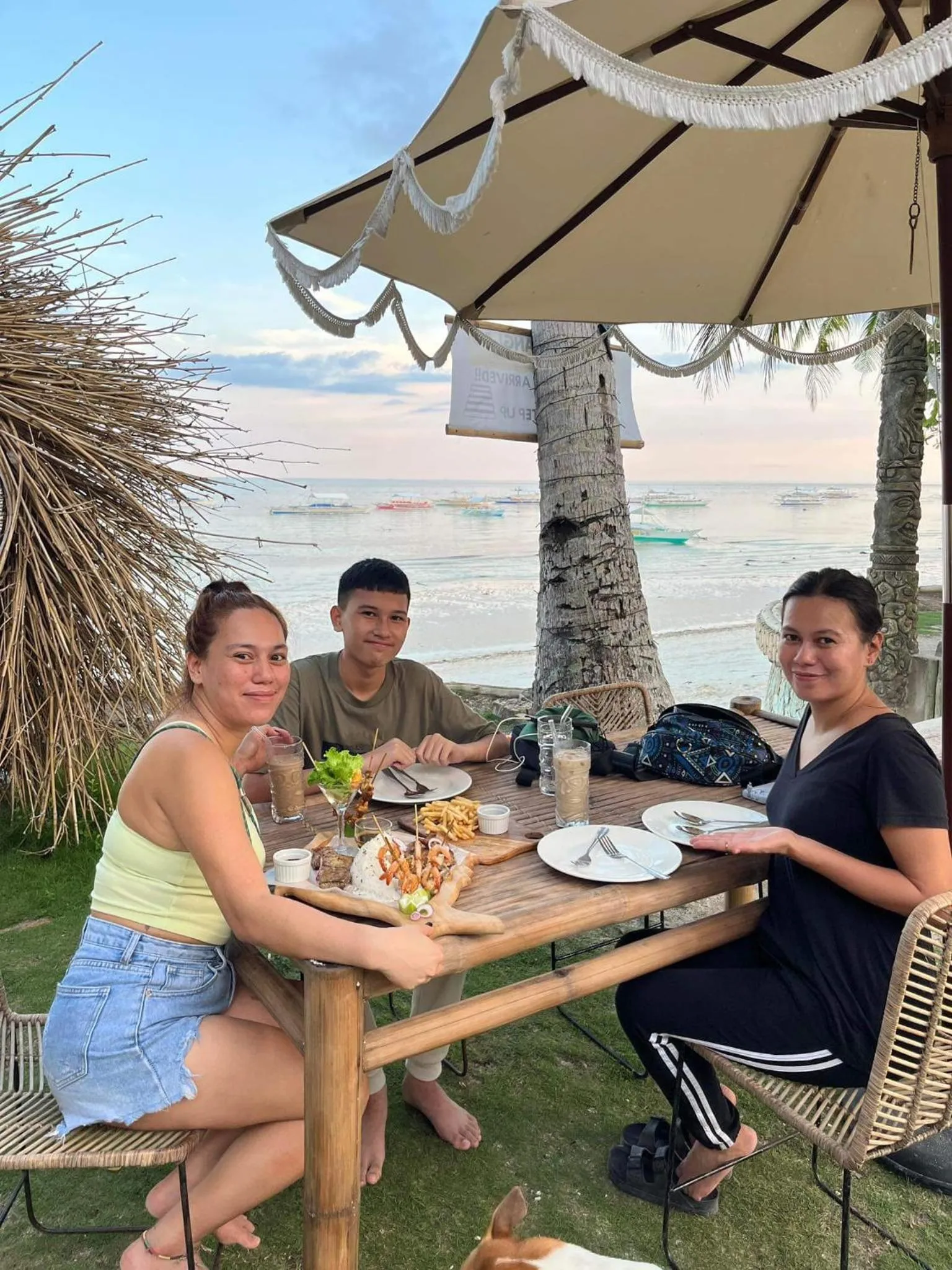 On Board Panglao Beach Hostel & Resort with FREE MOTORBIKE