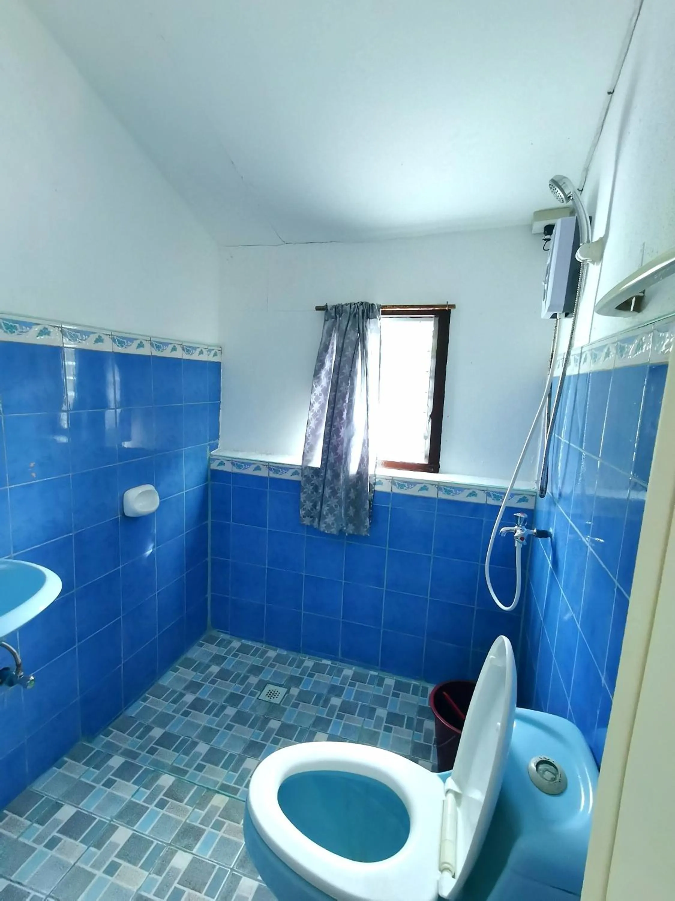 On Board Panglao Beach Hostel & Resort with FREE MOTORBIKE