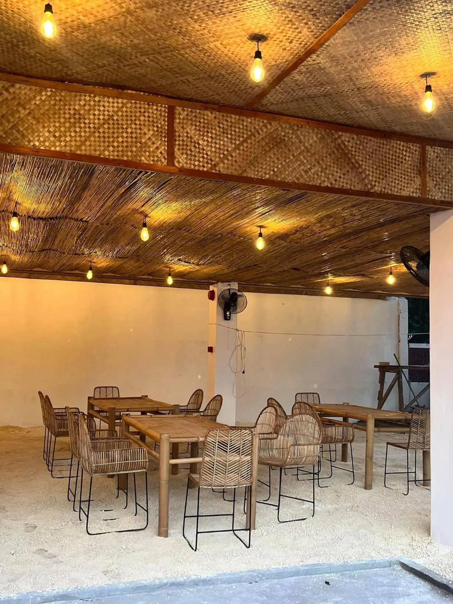 Restaurant/places to eat in On Board Panglao Beach Hostel & Resort with FREE MOTORBIKE