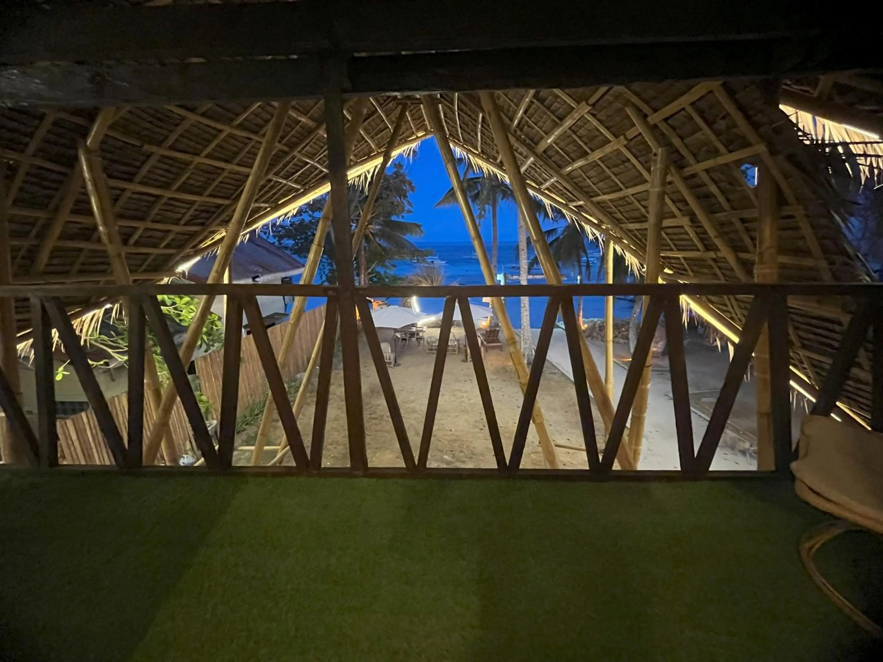 On Board Panglao Beach Hostel & Resort with FREE MOTORBIKE