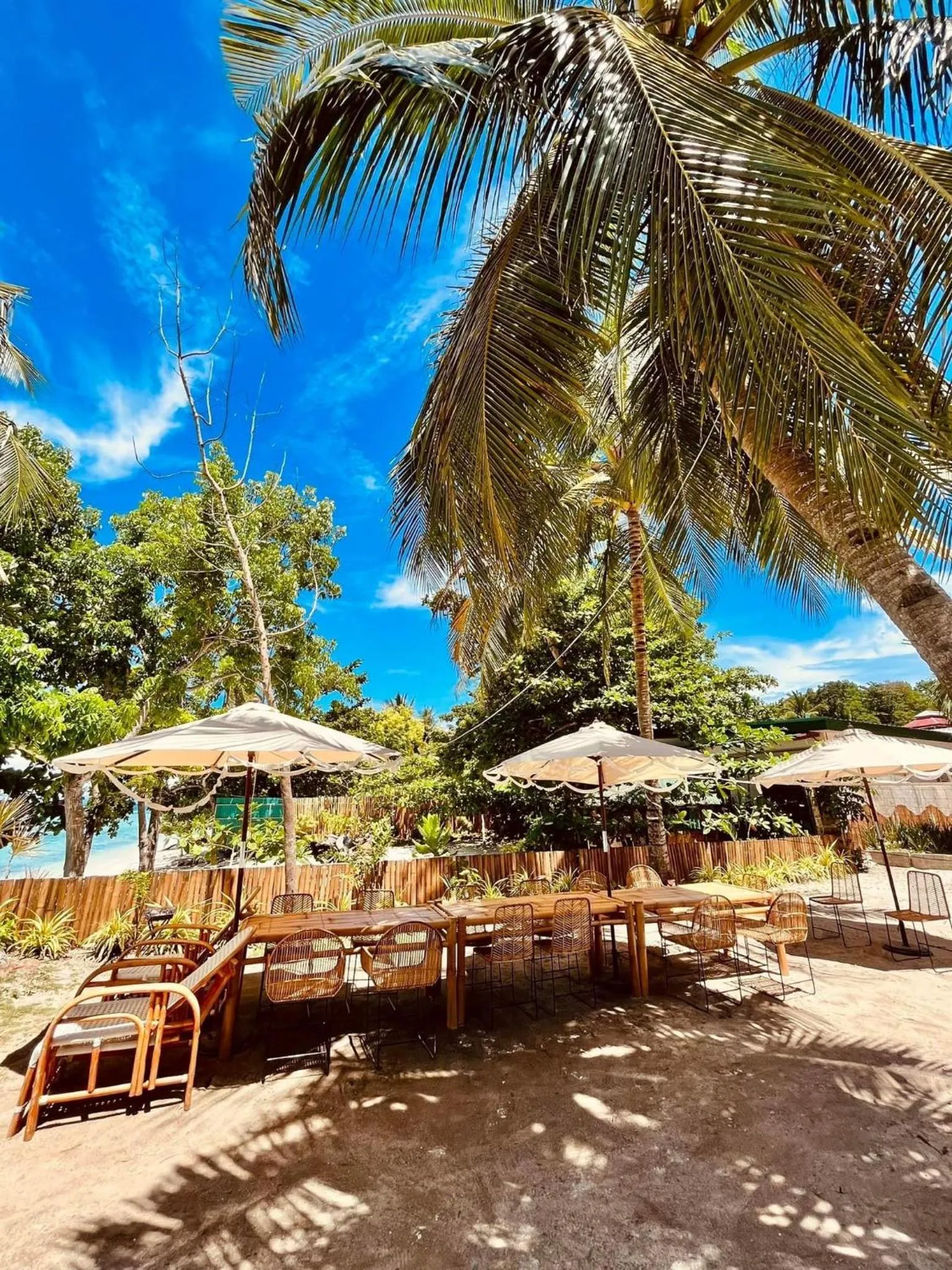 On Board Panglao Beach Hostel & Resort with FREE MOTORBIKE