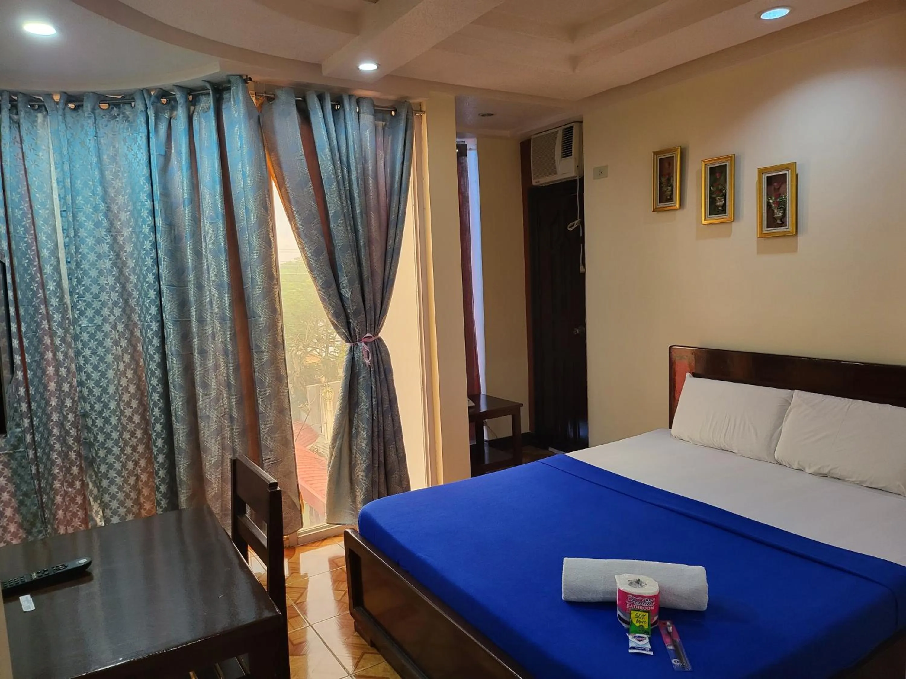 Standard Double Room in Rooms R Us - Voyagers Palace