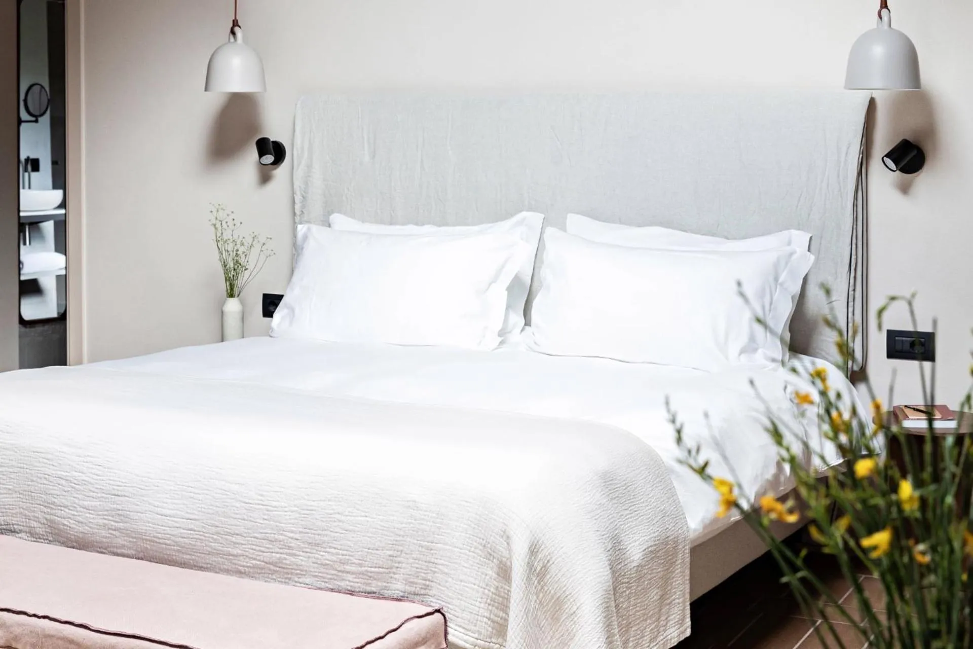 Bed in Pieve Aldina Relais & Châteaux