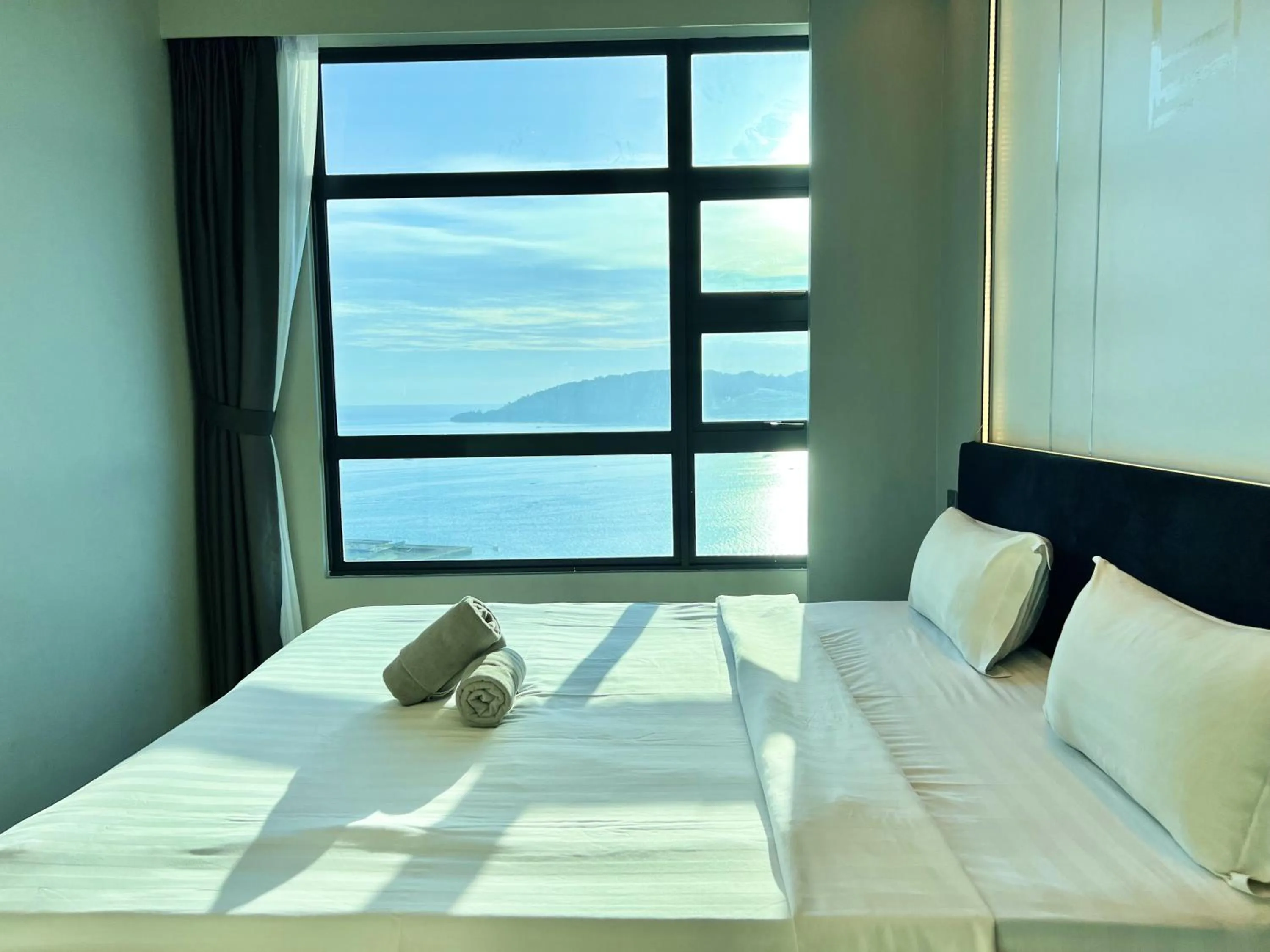 Bedroom, Bed in Margo Home - Jesselton Quay