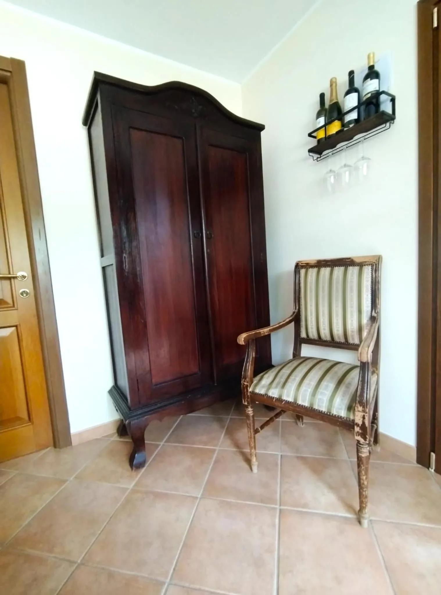 wardrobe in La Valle dei Casali B&B Green Boutique