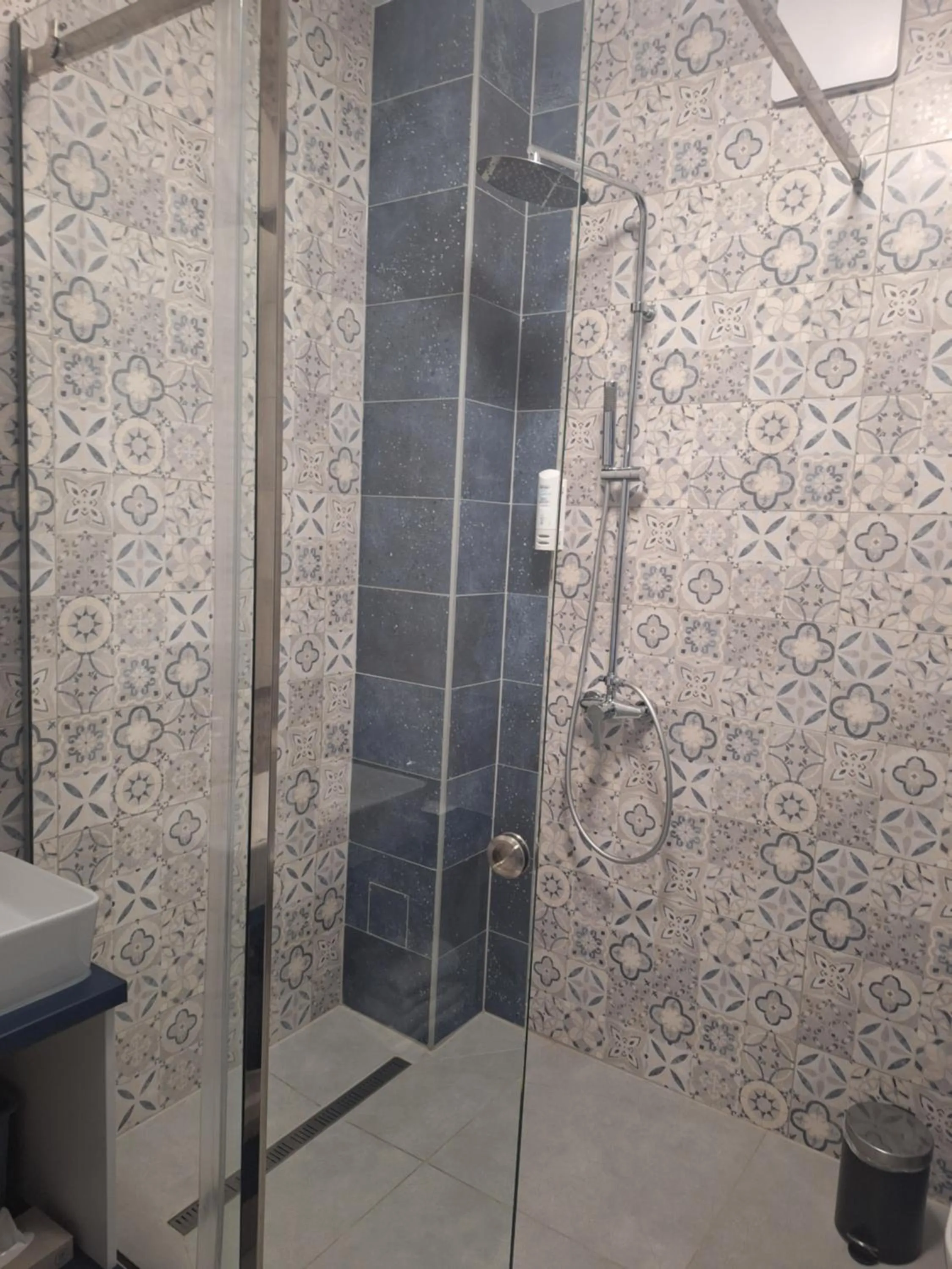 Shower in Ikonik Spa Hotel